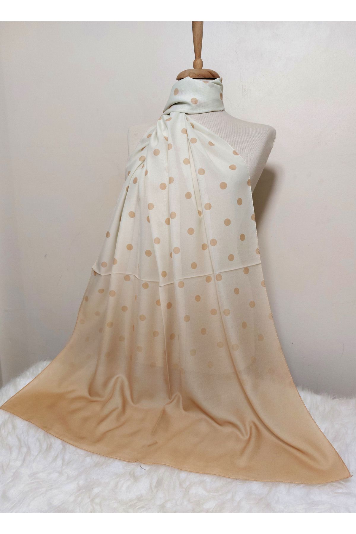 REMOMODA-Patterned Chiffon Shawl with Points, Gradient Model 2