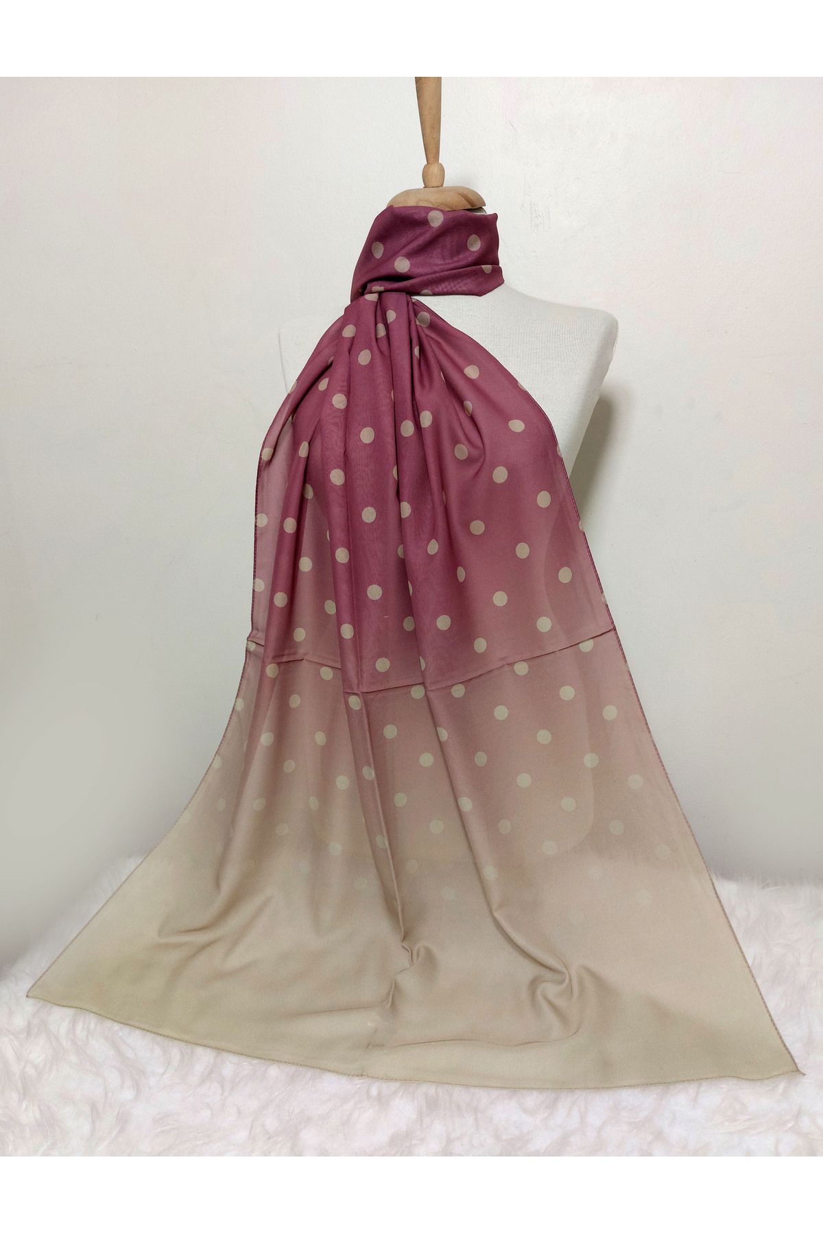 REMOMODA-Patterned Chiffon Shawl with Points, Gradient Model 2