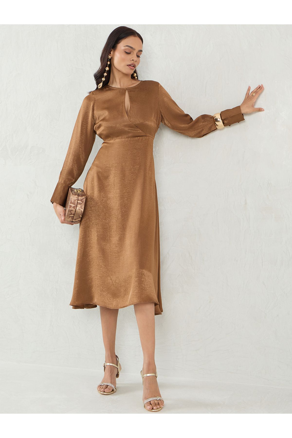Femmella By Styli-Solid Keyhole Neck Satin A-Line Midi Dress 4
