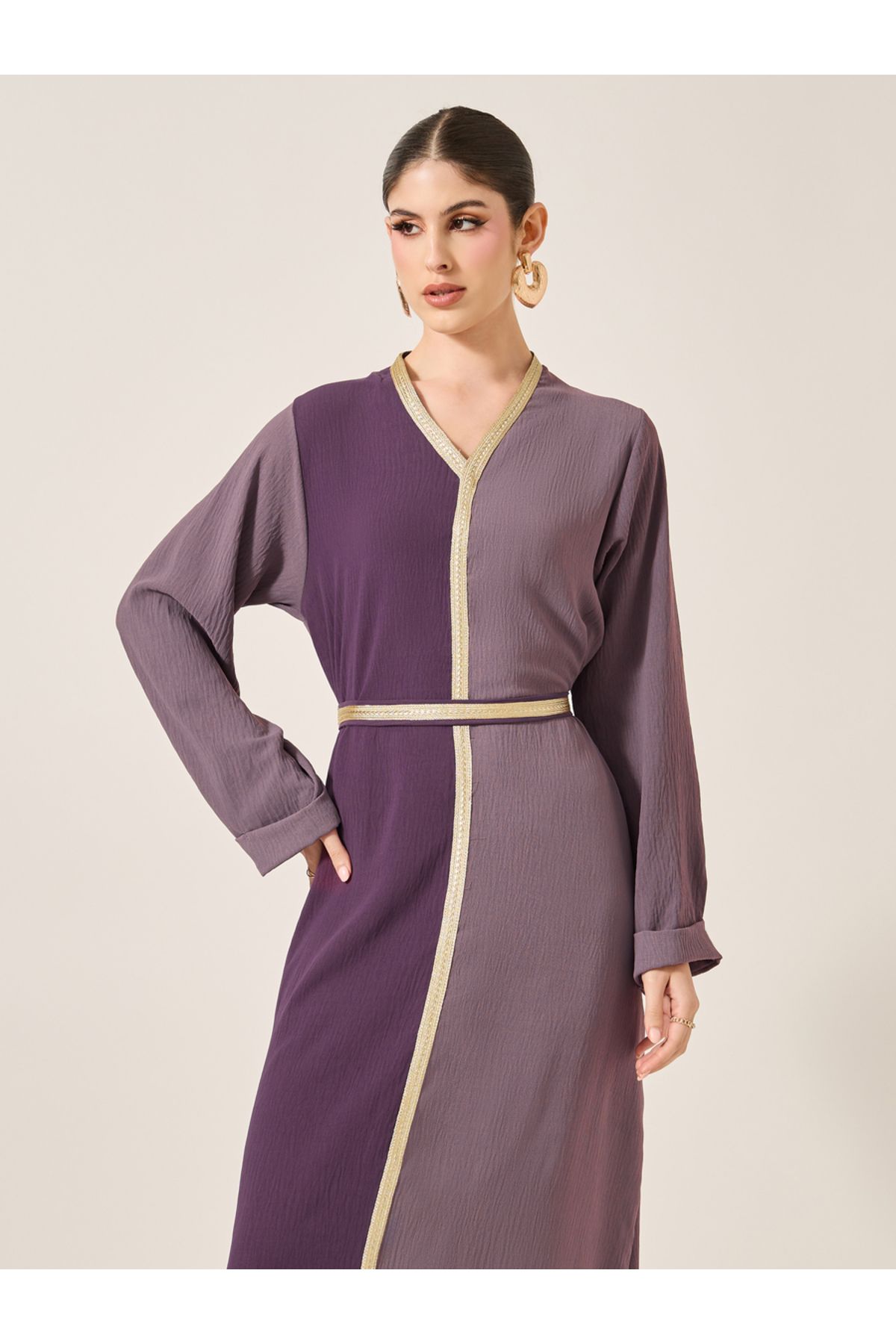 Styli-Color Block Lace Detail V-Neck A-Line Jalabyia 3