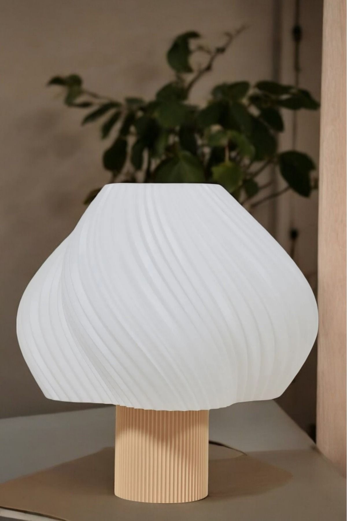 Haye Collection Modern Tasarım Masa Lambası, Şık ve Fonksiyonel Aydınlatma, Aura Modern Lamba, Komidin Abajur