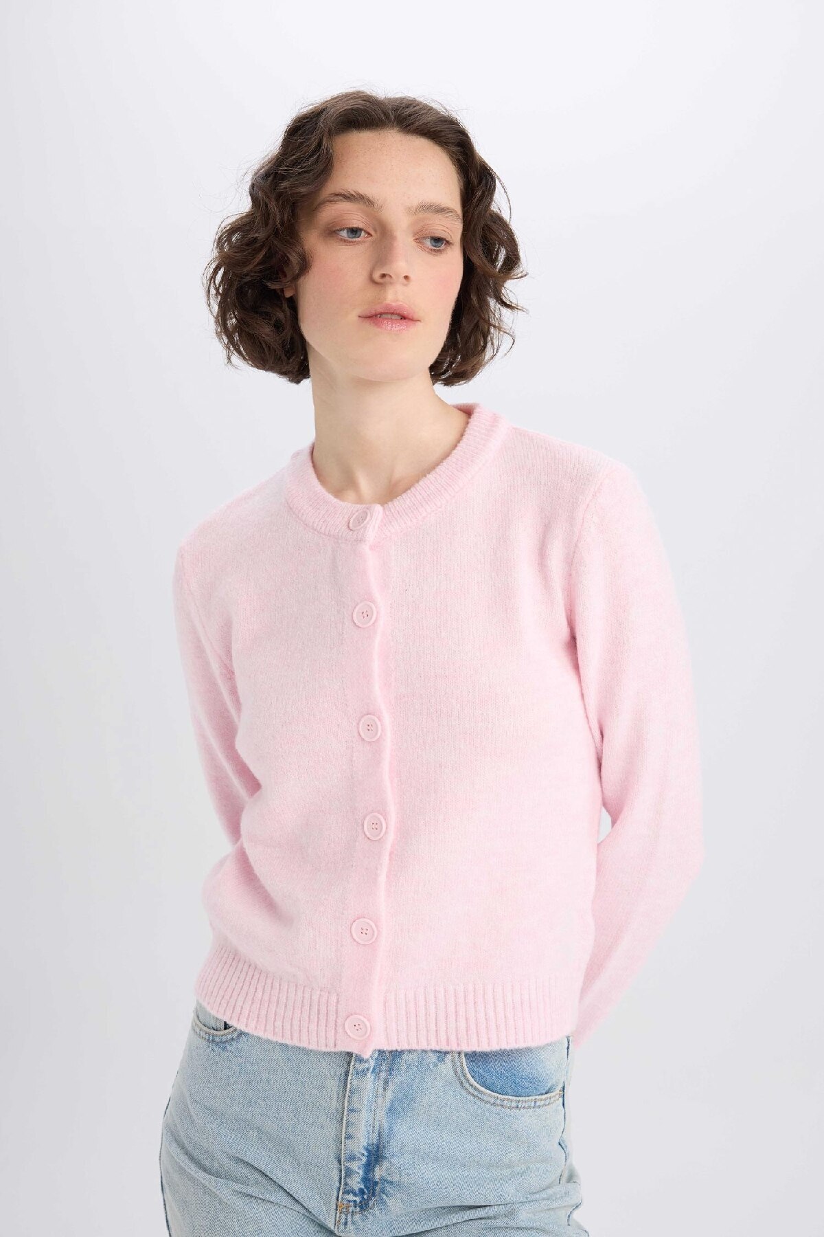 DeFacto-Soft-Touch-Strickjacke mit Rundhalsausschnitt – normale Passform, flache Knöpfe E3654ax25sp 4