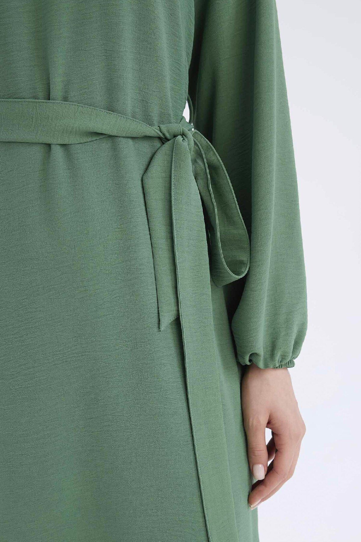 DeFacto-Aerobin-Langarmkleid mit normaler Passform, Rundhalsausschnitt, Midi E5268AX25SP 4