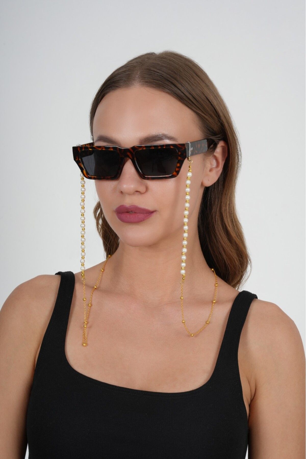JULIANO-Gold Glasses Chain with Pearls 2