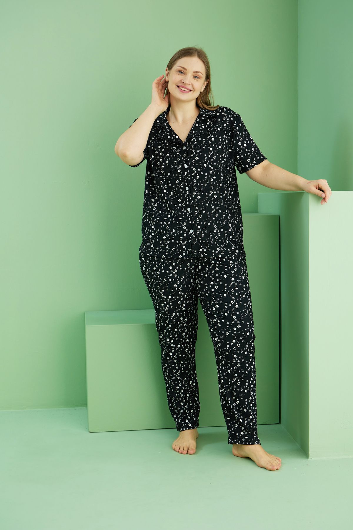 Siyah İnci-New Model White Patterned Bumuümük Crinkle Fabric Large Size Buttoned Pajama Set 2