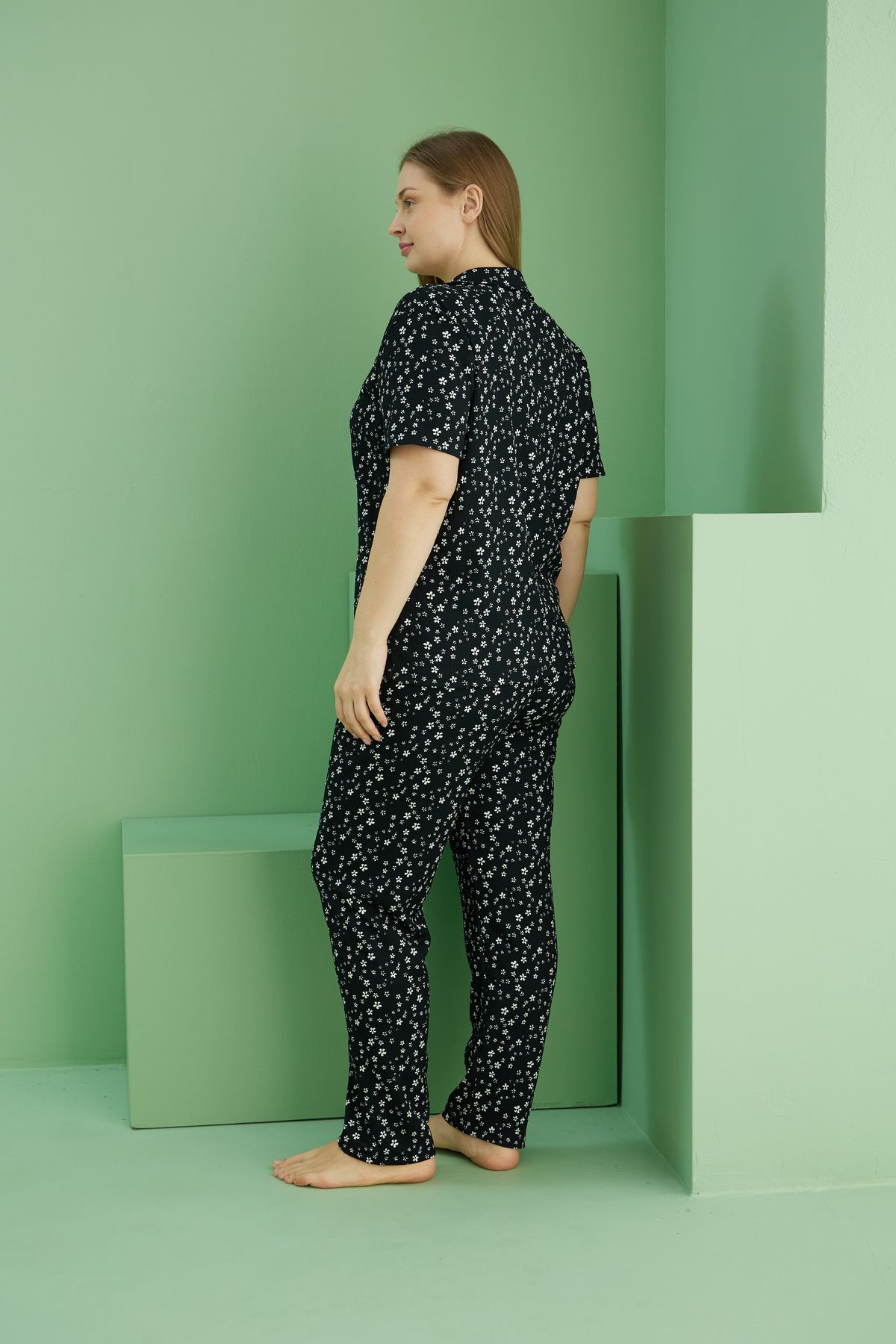 Siyah İnci-New Model White Patterned Bumuümük Crinkle Fabric Large Size Buttoned Pajama Set 3