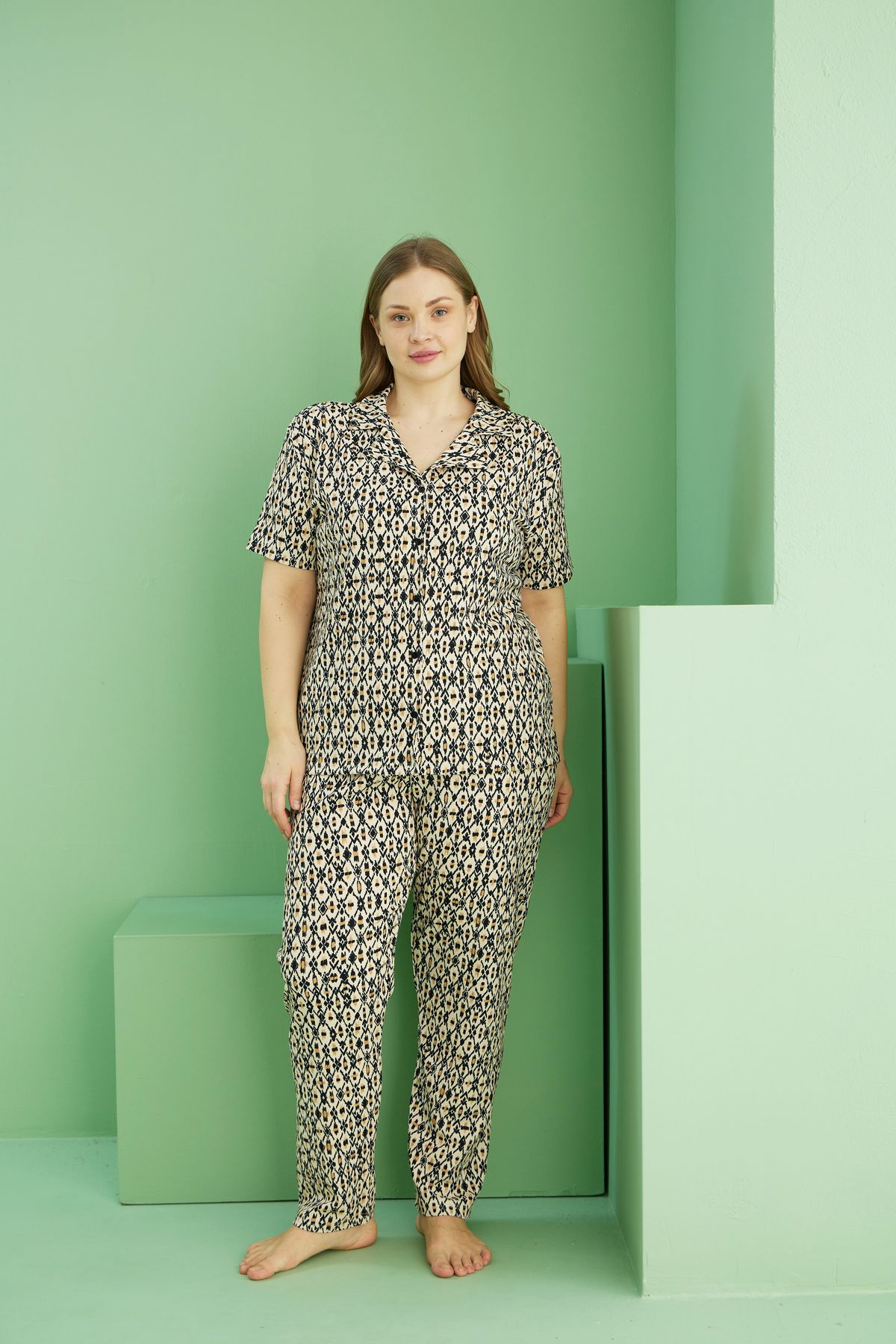 Siyah İnci-Ecru Patterned Bürümcük Krınkıl Fabric Curve Large Size Oversize Buttoned Pajama Set 25118725 2
