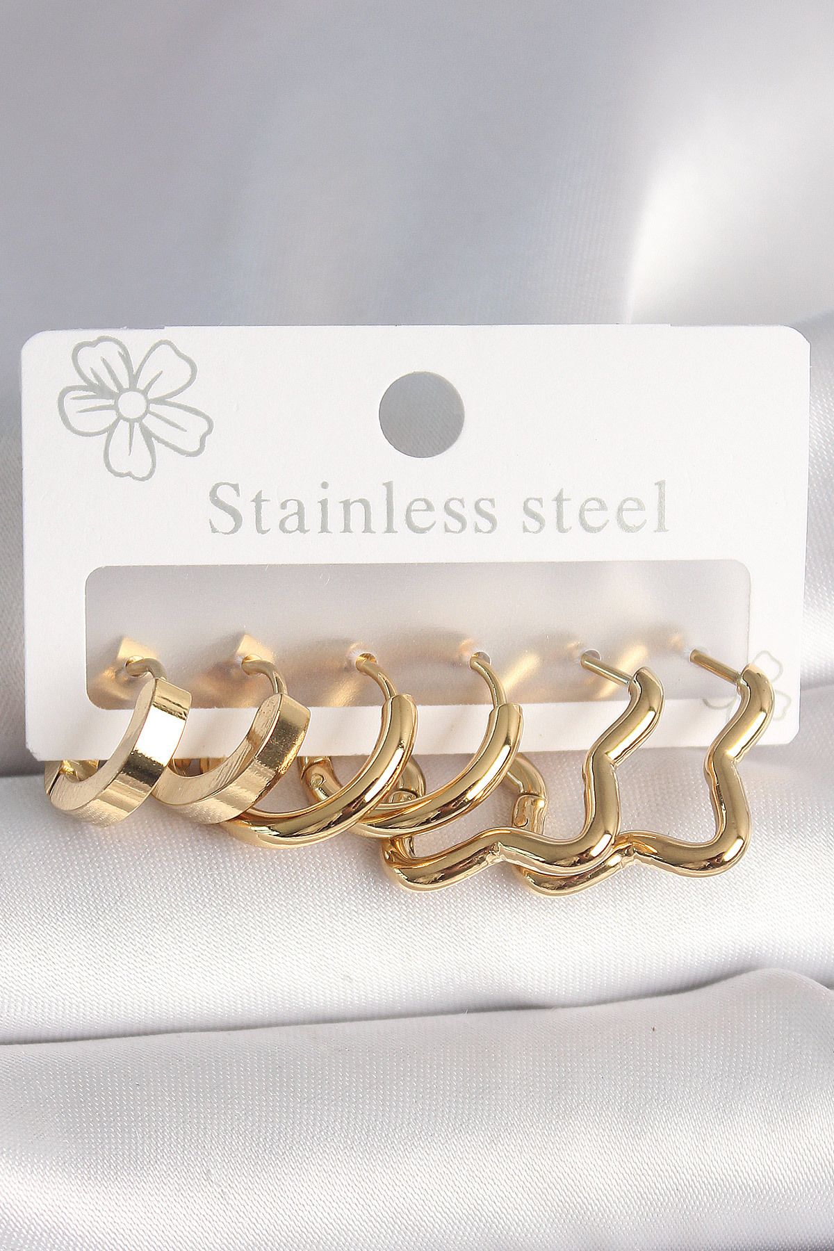 LovelymCo 316L Çelik Gold Renk Yıldız Halka Model Kadın Küpe Seti - Lisinya