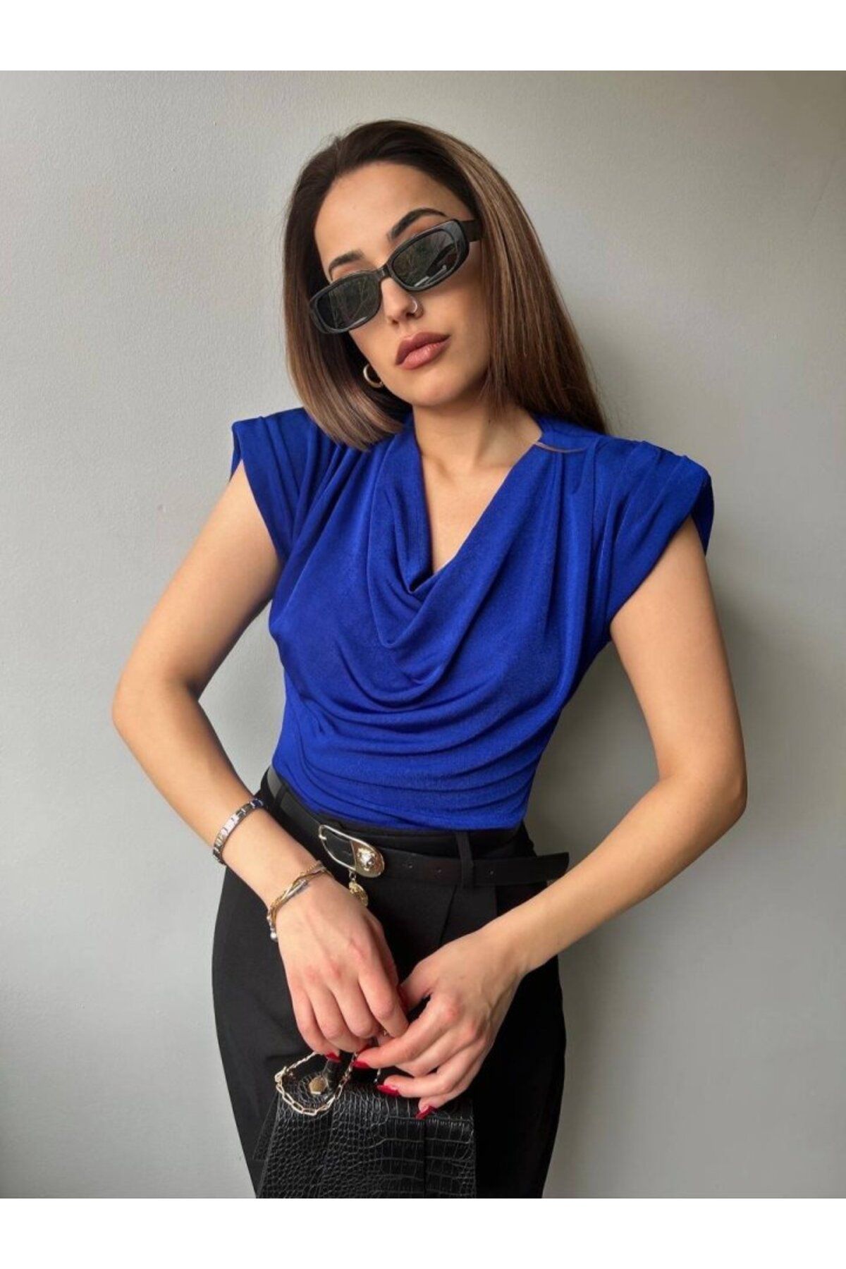 velmorafashion Kadın V Yaka Vatka Detay Kolsuz Dökümlü Bluz