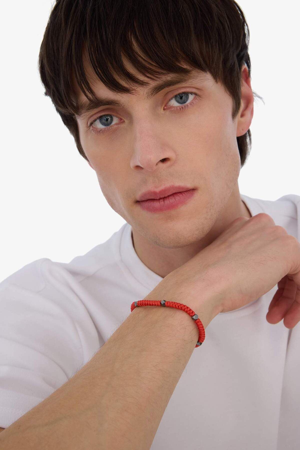 DeFacto-Herrenarmband – geflochtenes Seil, Stahlstück, Silber und rote Schlangenmodell E6123axns 1