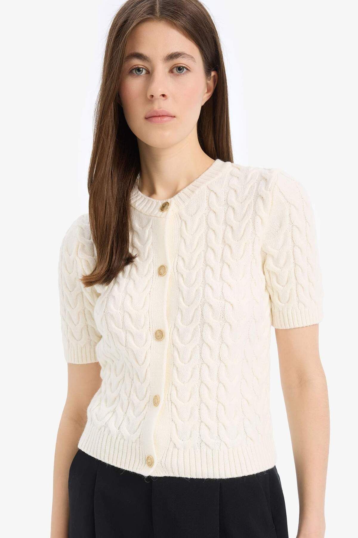 DeFacto Strickjacke Mit Normaler Passform, Rundhalsausschnitt Und Kurzen Ärmeln für Damen - M