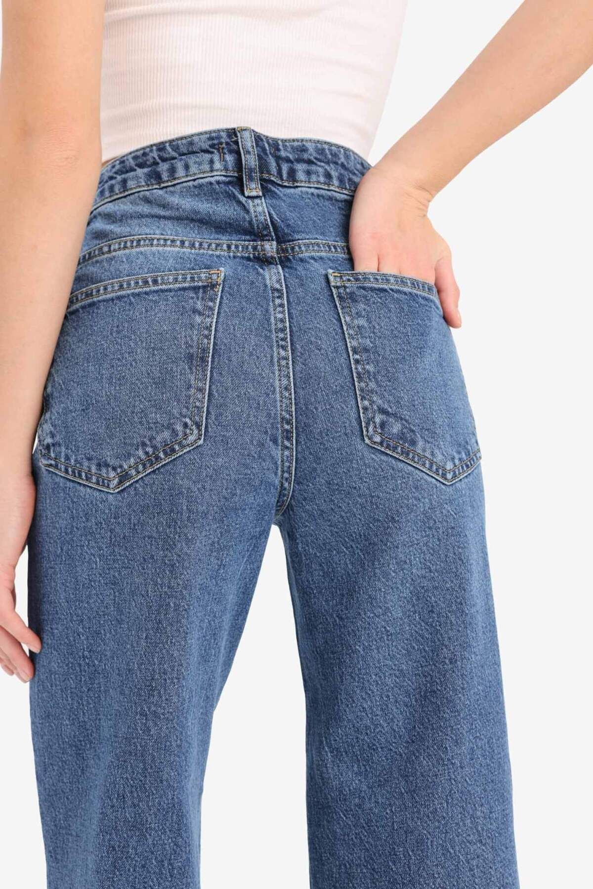 DeFacto-Bequeme, gerade, knöchellange Jeans mit hoher Taille und gewaschener Hose D8154AX25SM 6