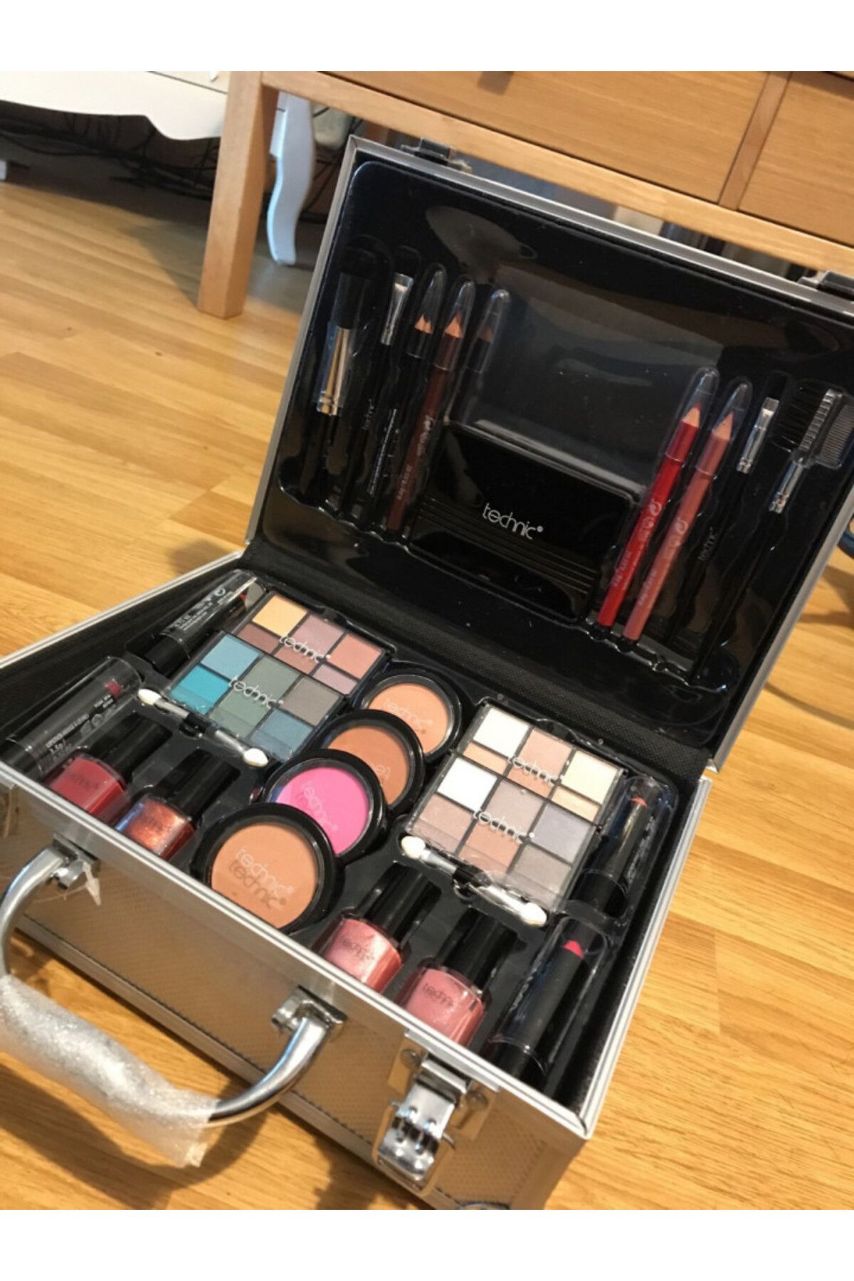 TECHNIC-Makeup kit + Cosmetic storage bag 3