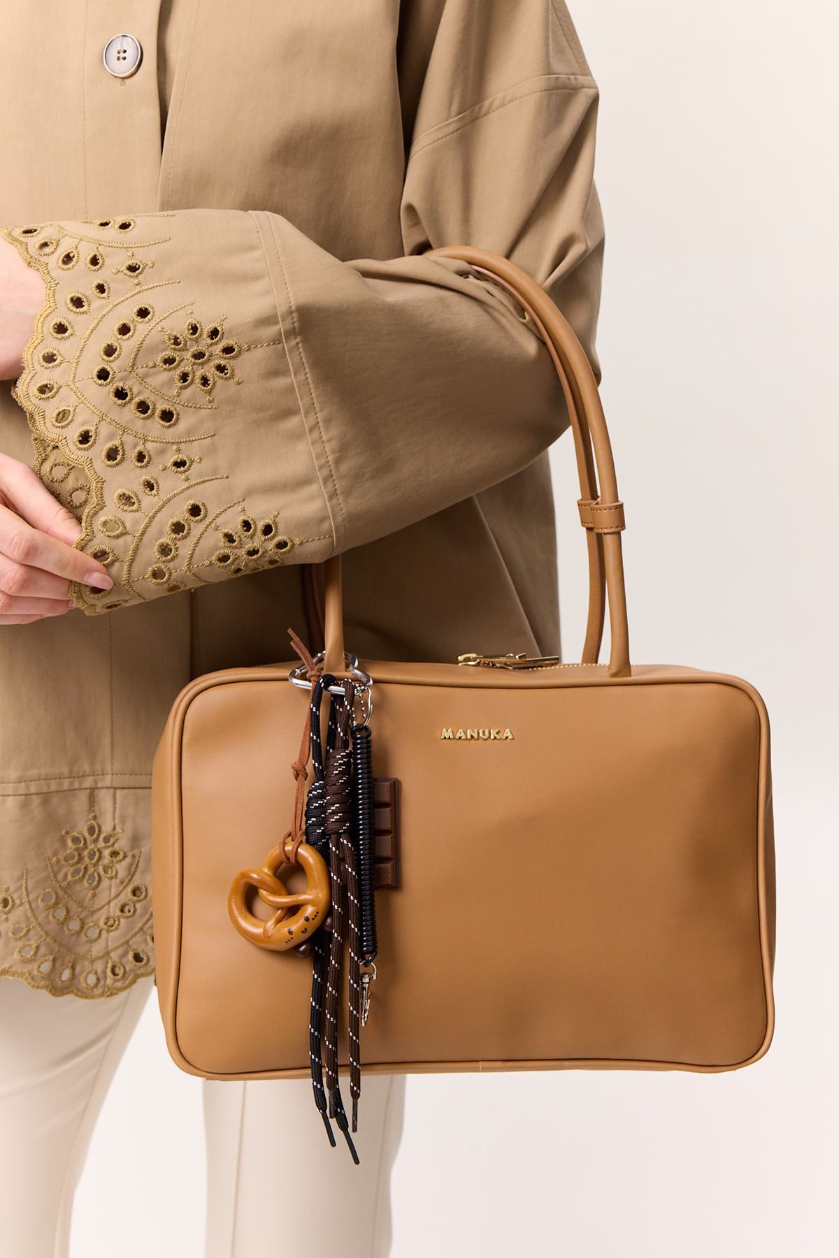 Manuka-GEANT TOTE SIMONA CAMEL 6