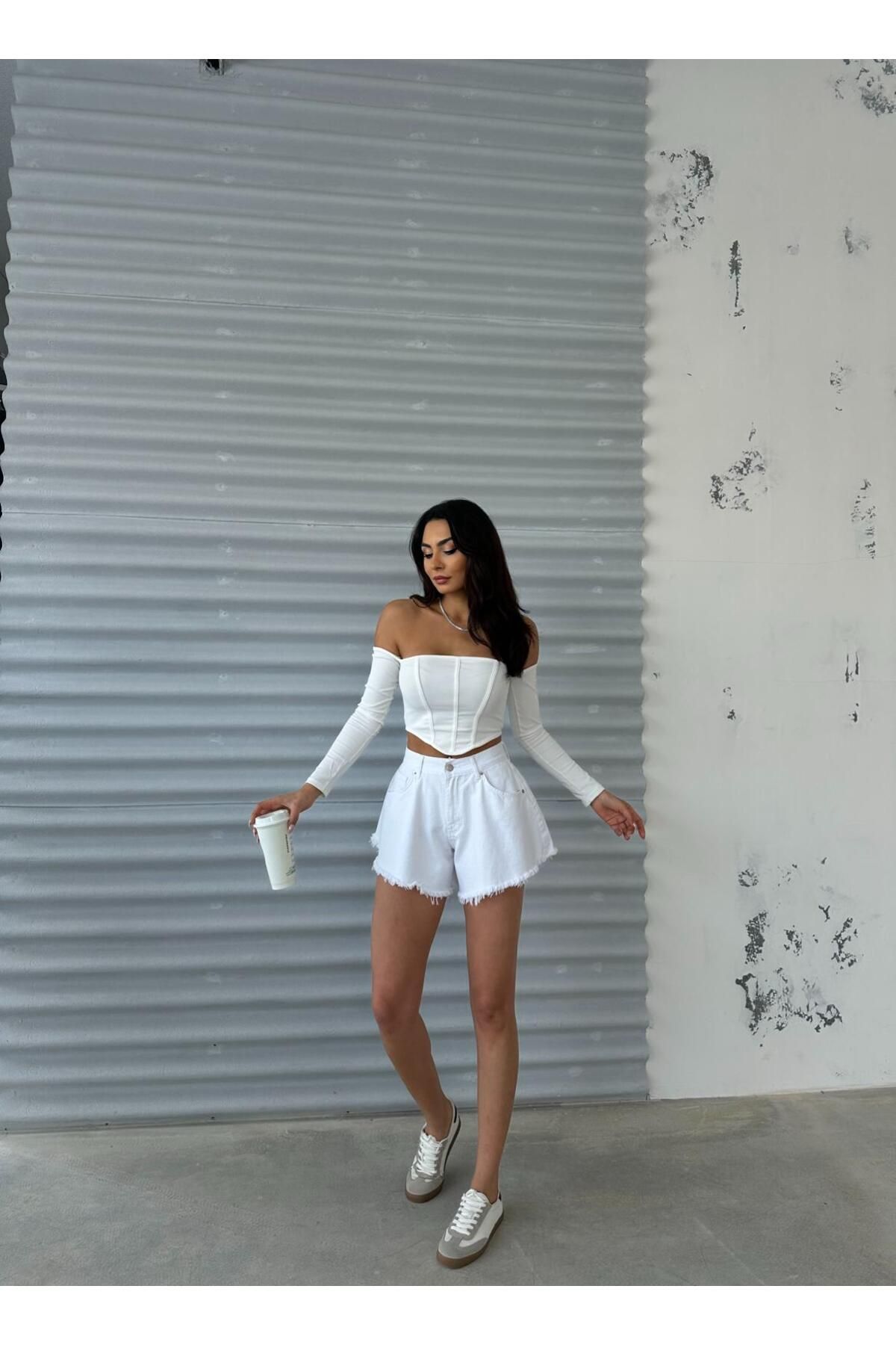 Zeo Basic-White Jean Shorts with Tassel Detail 3