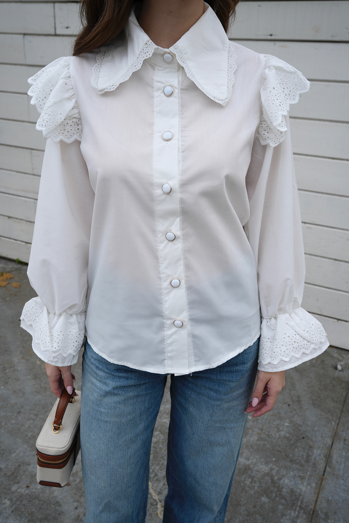 QUREKLİ  Kadın Beyaz Fisto Volanlı Fırfır Detaylı Gömlek - Görsel 5