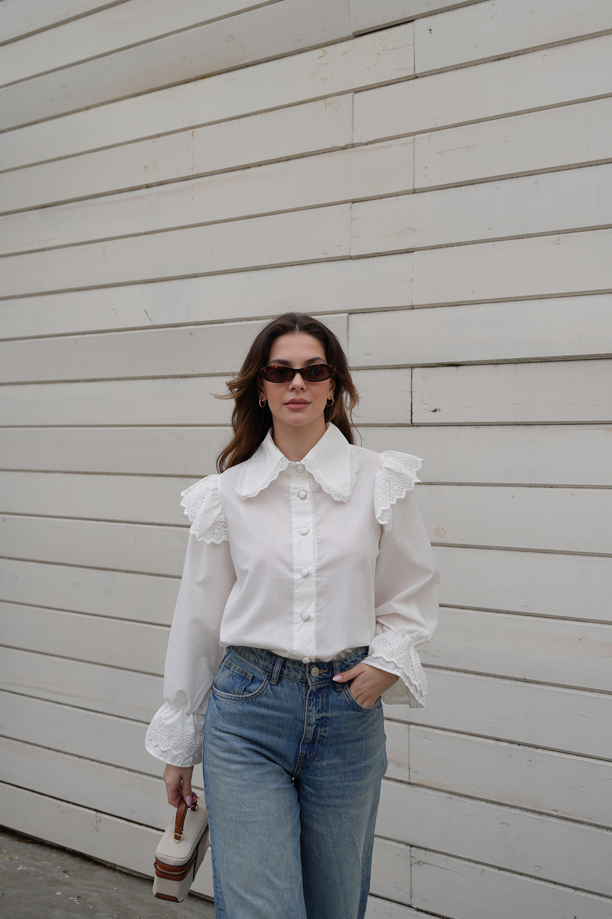 QUREKLİ  Kadın Beyaz Fisto Volanlı Fırfır Detaylı Gömlek - Görsel 2