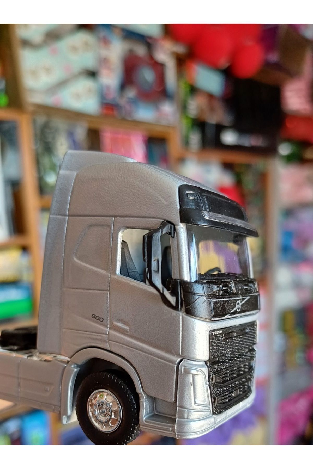 OYUNCAKSAHİLİ VOLVO FH METAL TIR KAFASI KONTEYNER TAŞIYICI 9.4 CM
