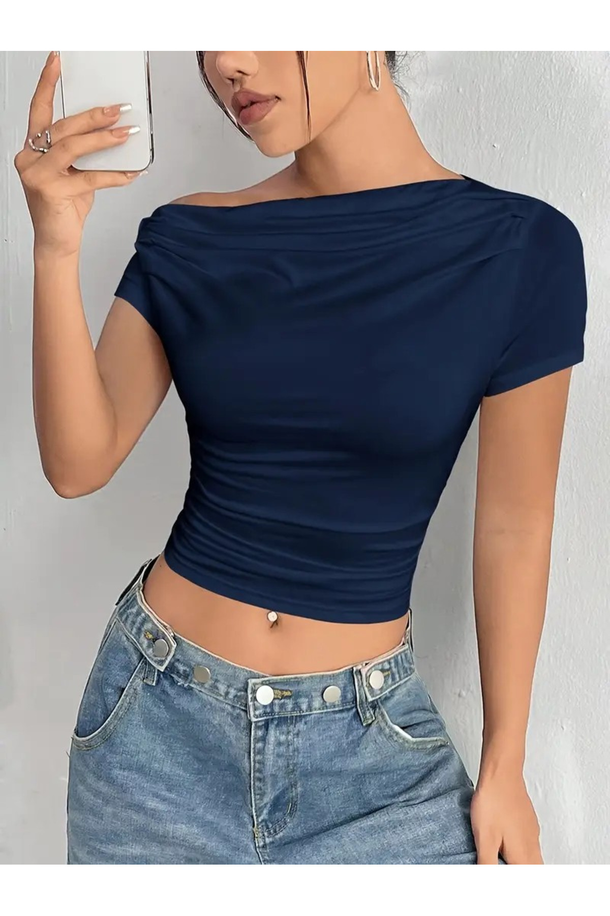 eybetsa  asimetrik yaka büzgülü crop bluz - Görsel 2