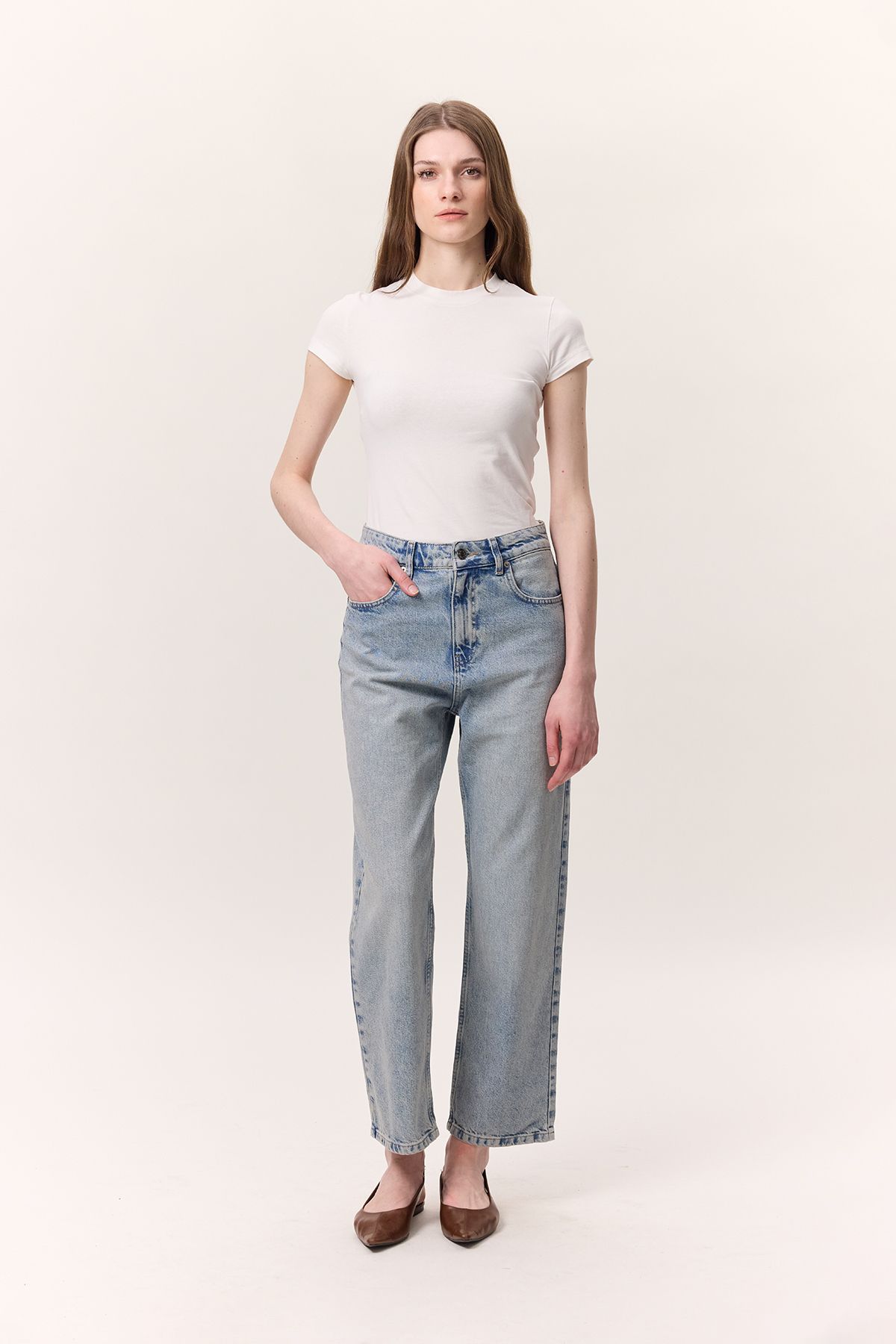 Manuka-High Waist Straight Fit Jean - Light Blue 5