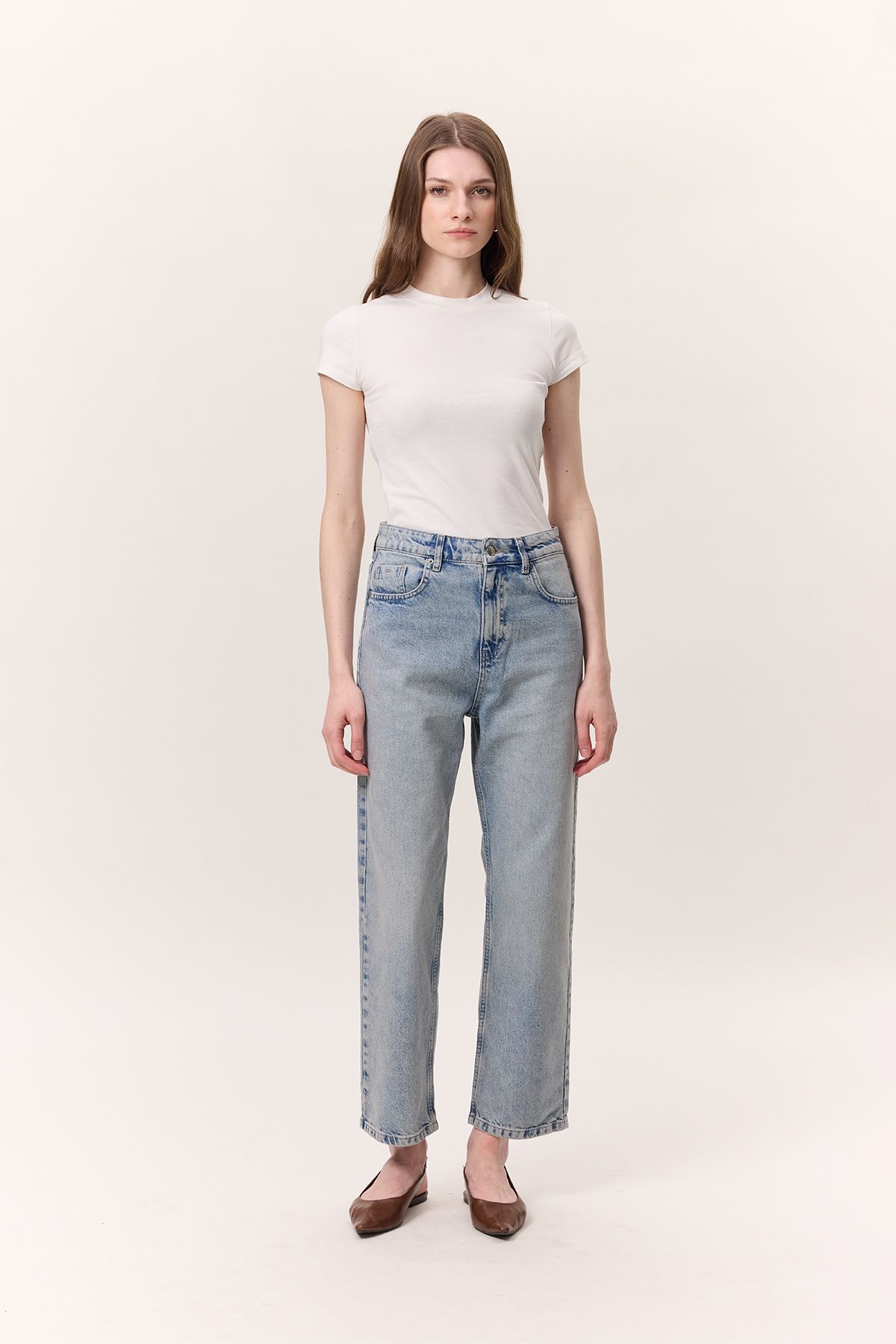 Manuka-High Waist Straight Fit Jean - Light Blue 4