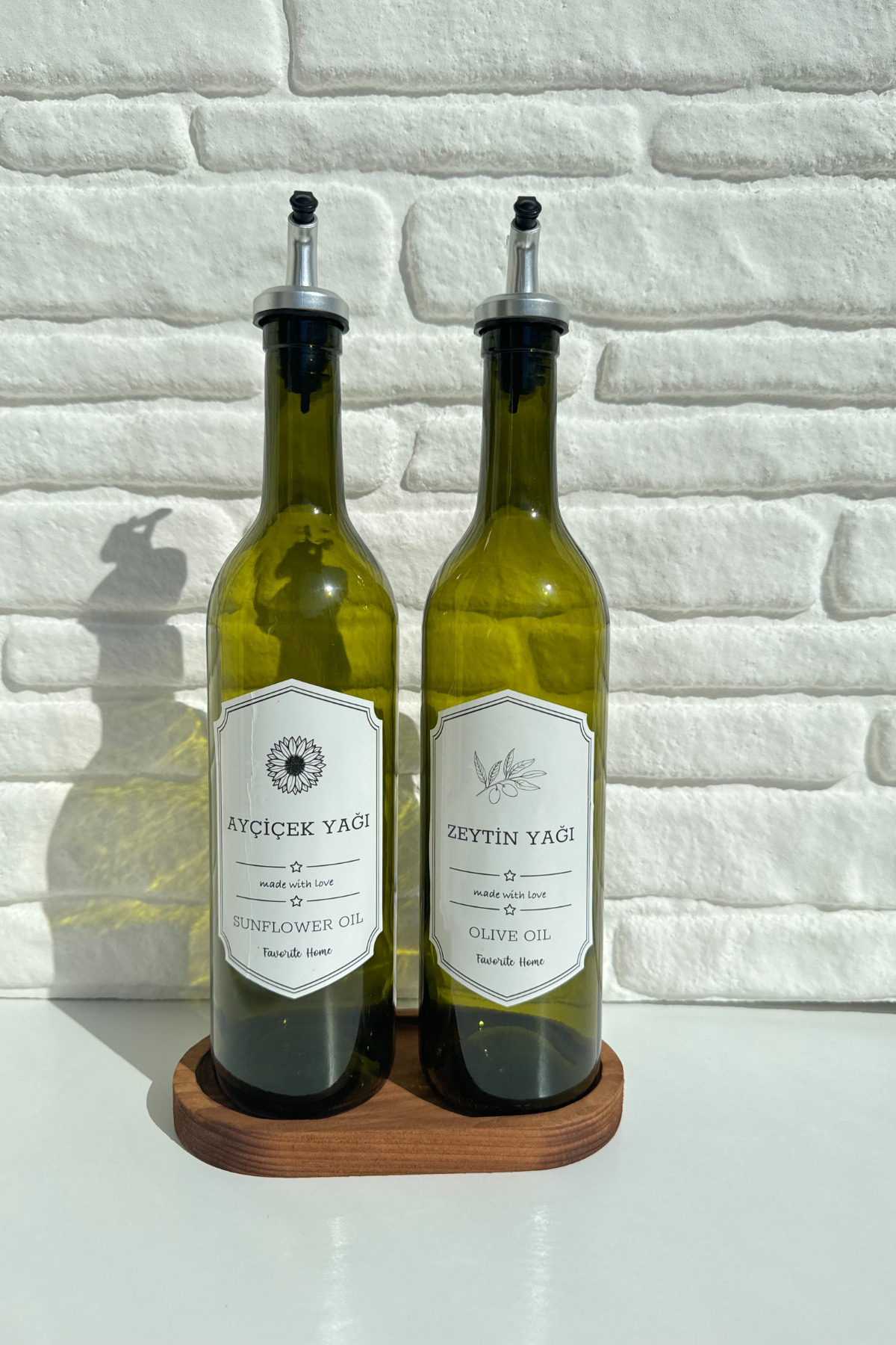 2li Sızdırmaz Başlıklı 750 mL Hacimli Retro Yeşil Yağdanlık Seti Ahşap Stand Altlık ETİKET