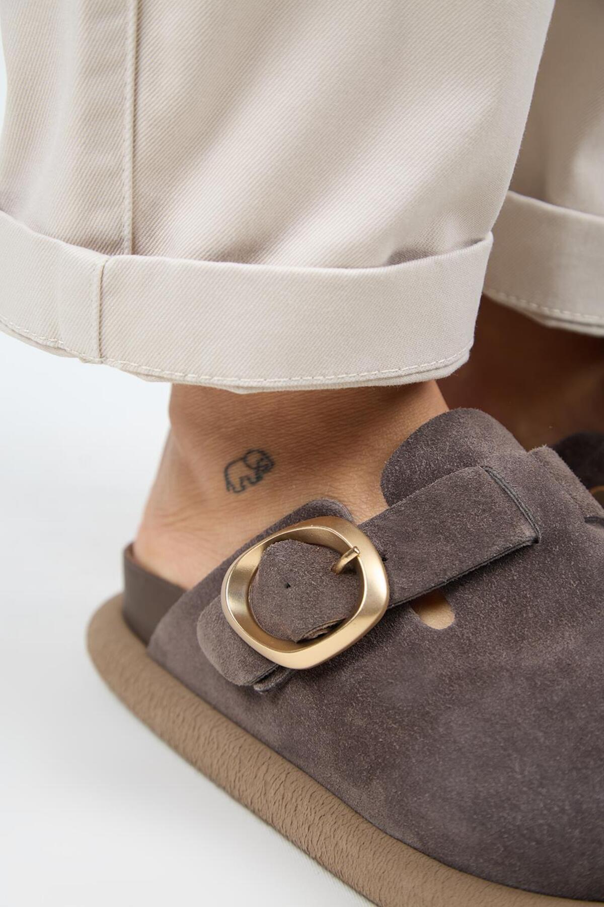 Manijero-(Asymmetry) Women's Genuine Leather Belt Buckle Sabo Light Brown Slippers 3