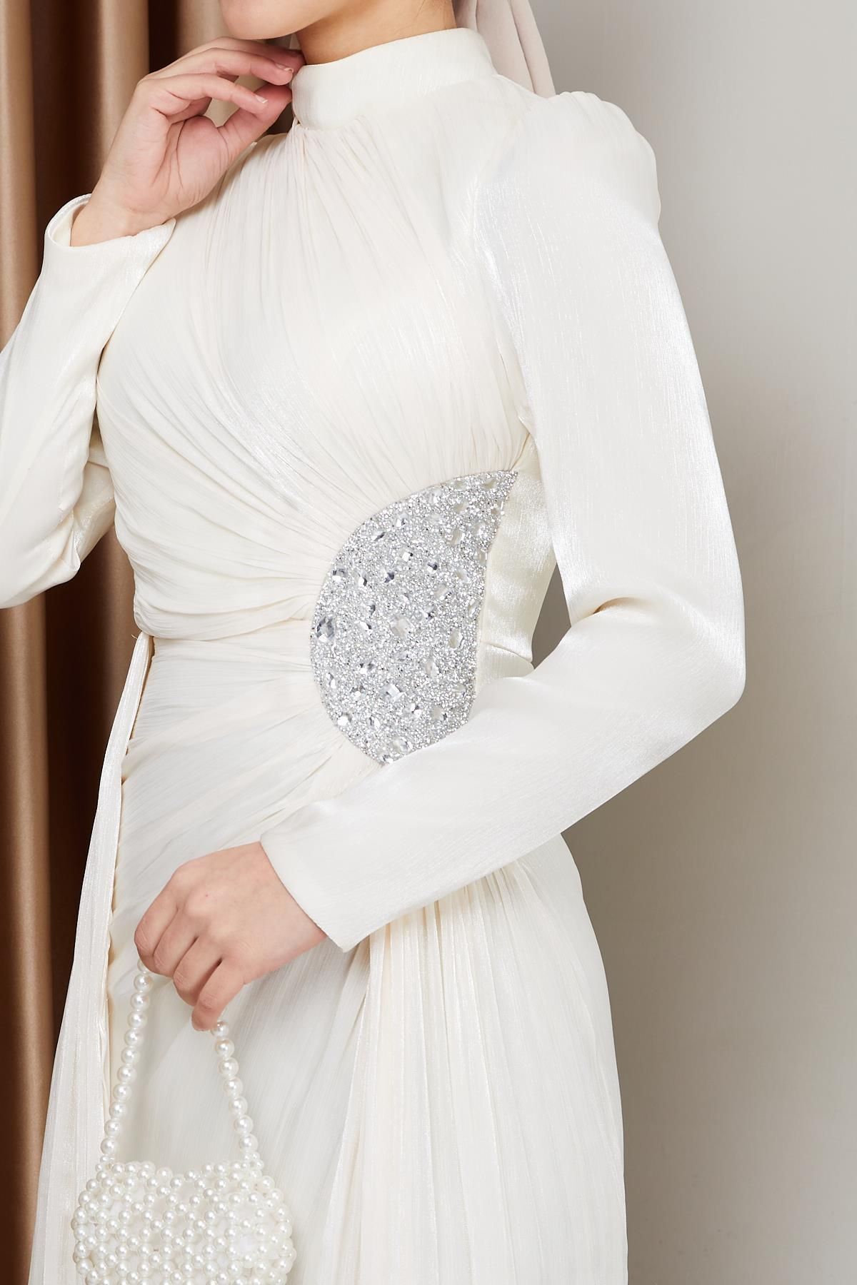 Olcay-Yoryo Seiden-Hijab-Abendkleid mit Steinen und Kordelzug-Detail ECRU 1233 6