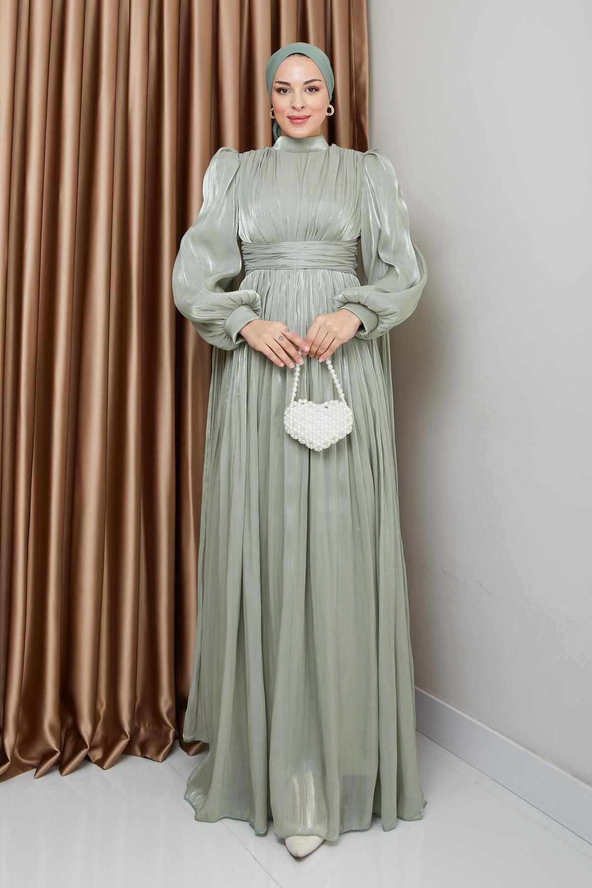 Olcay-Yorgo Seiden-Hijab-Abendkleid mit Gürtel und Cape-Detail HELLGRÜN 1237 2