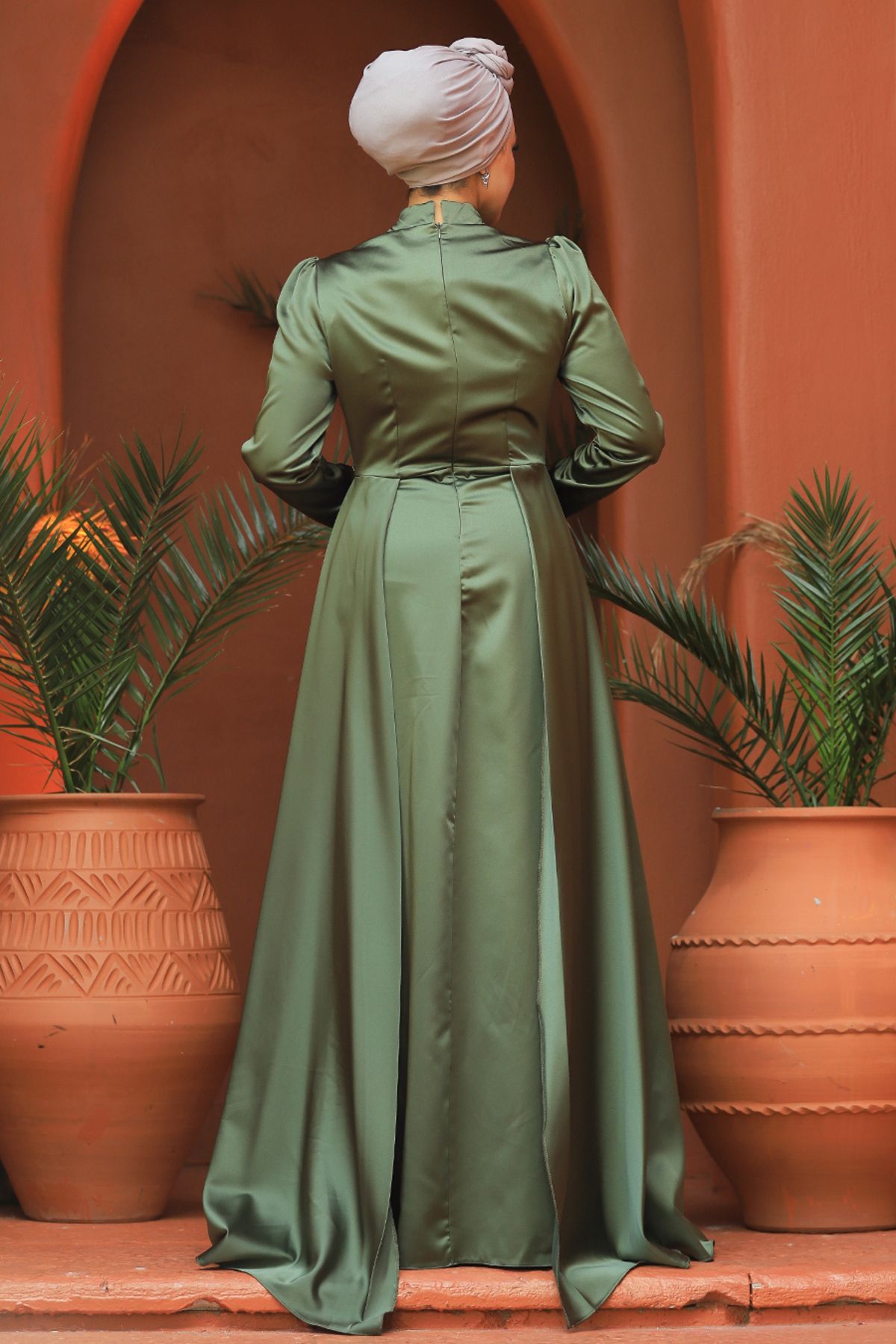 Neva Style-Βραδινό φόρεμα με ουρά Χακί Hijab Satin 25878hk 4