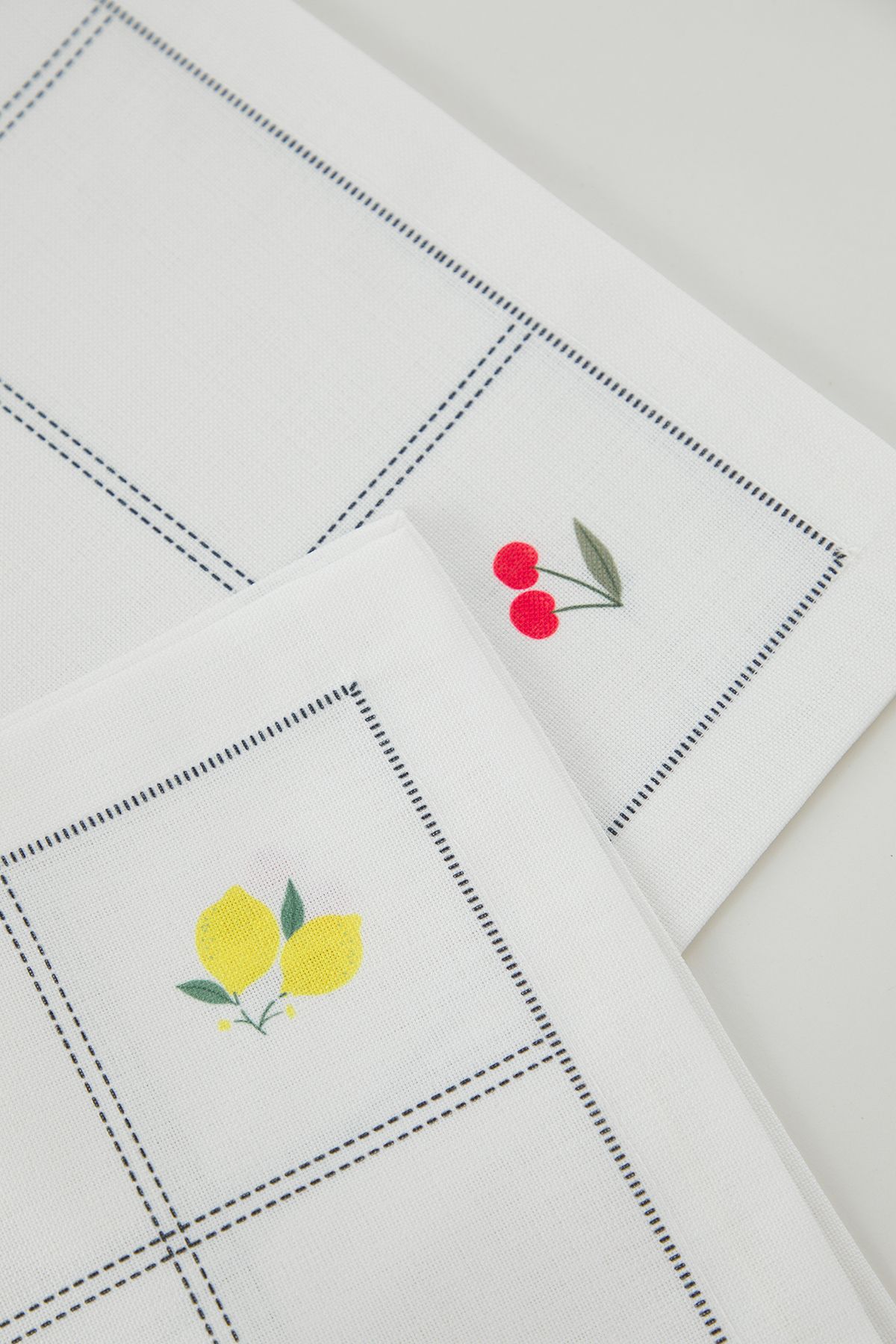 Trendyol Collection-2-teiliges amerikanisches Service-Set mit Obst-Aufdruck, 30 x 50 cm, TPHSS25RUN00014 3