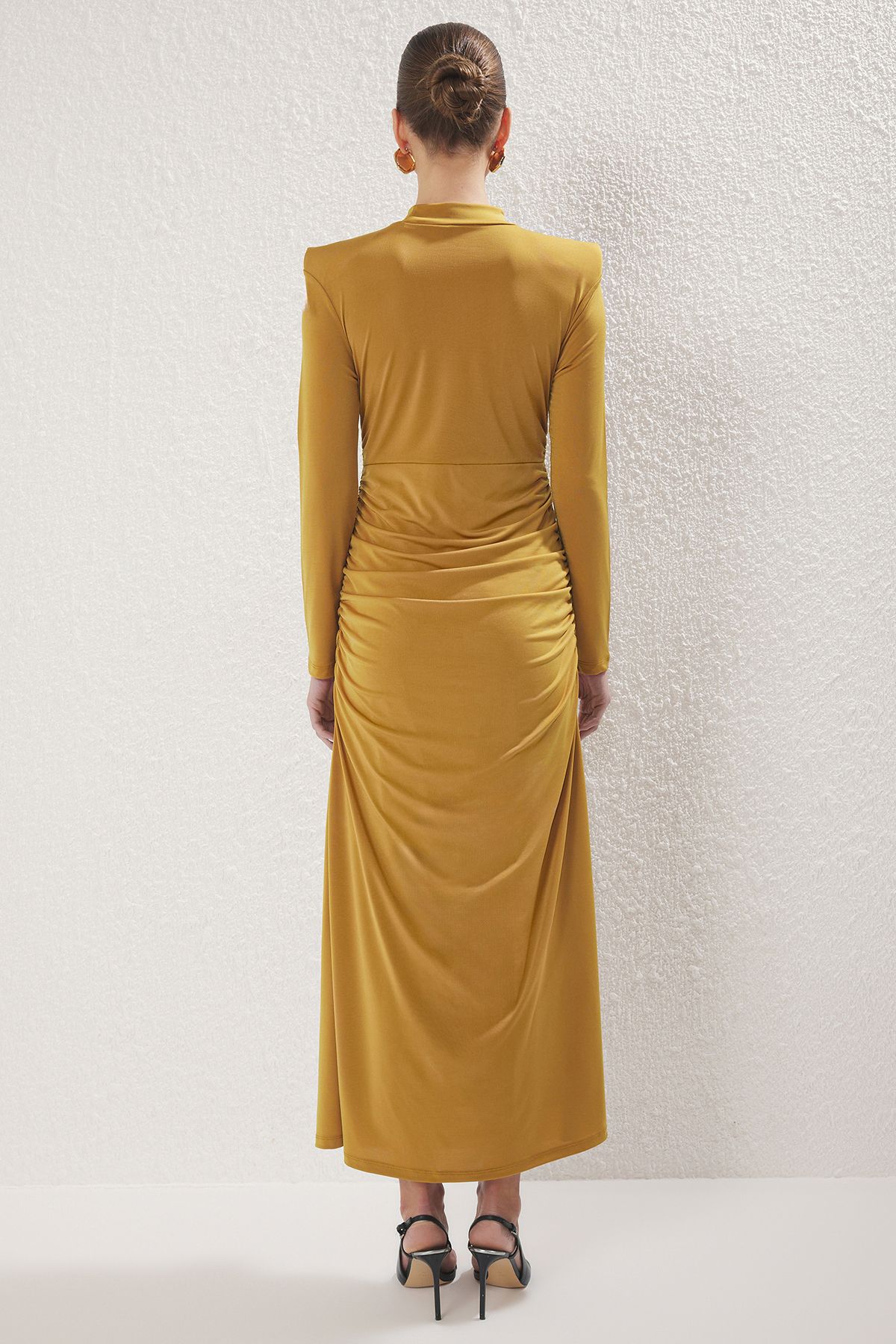 Trendyol Modest-Flexibles Strickkleid mit Kamelschulterdetail TCTSS25DB00015 4