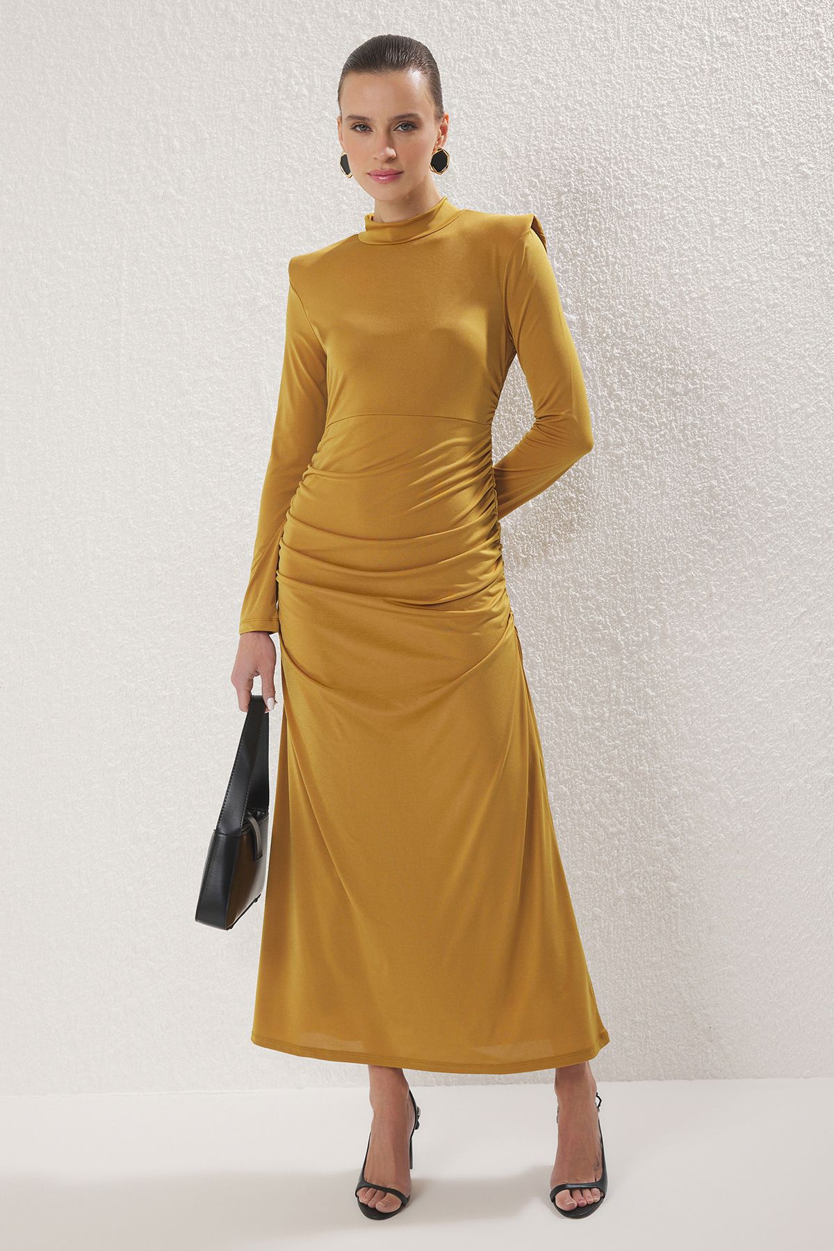 Trendyol Modest-Flexibles Strickkleid mit Kamelschulterdetail TCTSS25DB00015 1