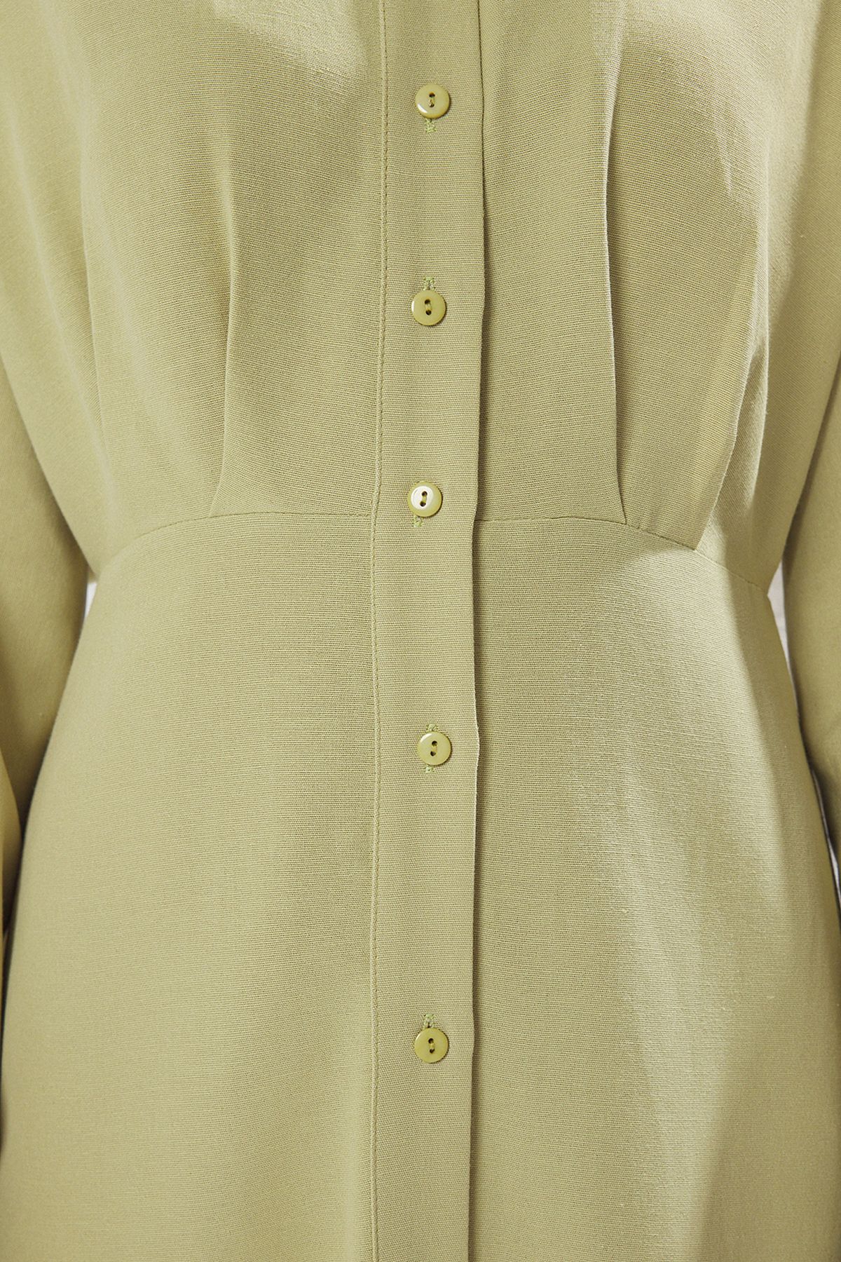 Trendyol Modest-Khakifarbenes, gewebtes Hemdkleid mit Leinenanteil TCTSS25EB00103 3