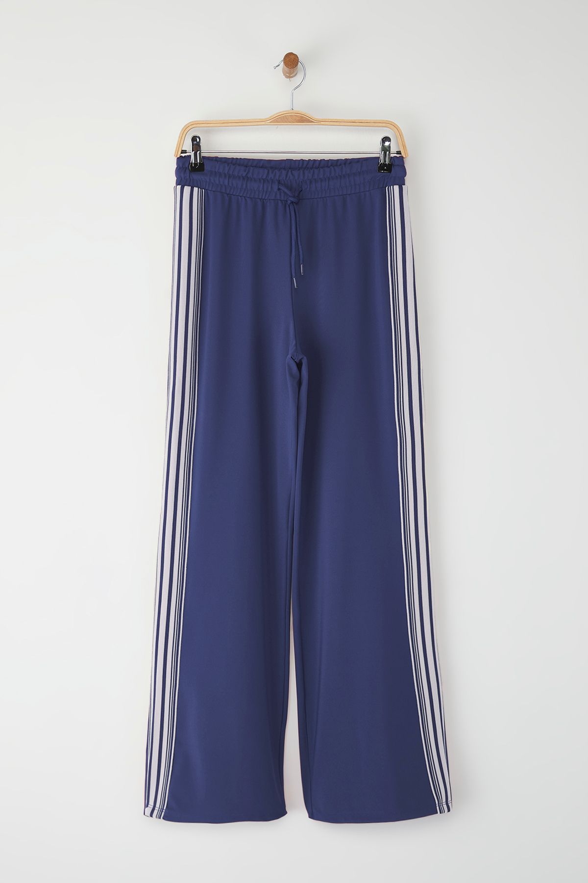 Trendyol Collection-Marineblau gestreifte Sport-Strick-Jogginghose aus Taucher-/Tauchstoff THMSS25EA00006 5