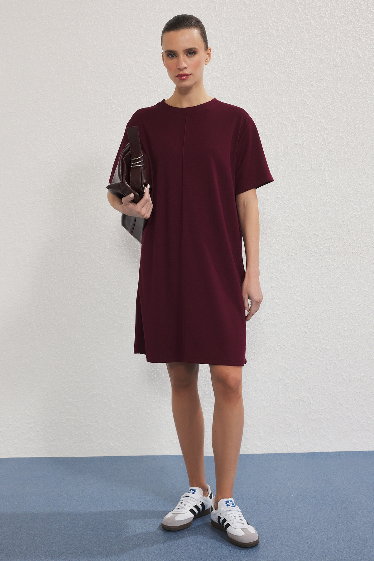 Trendyolmilla Bordo Yumuşacık Nervürlü Shift/Düz Kesim Mini Örme Elbise TWOSS25EL00778