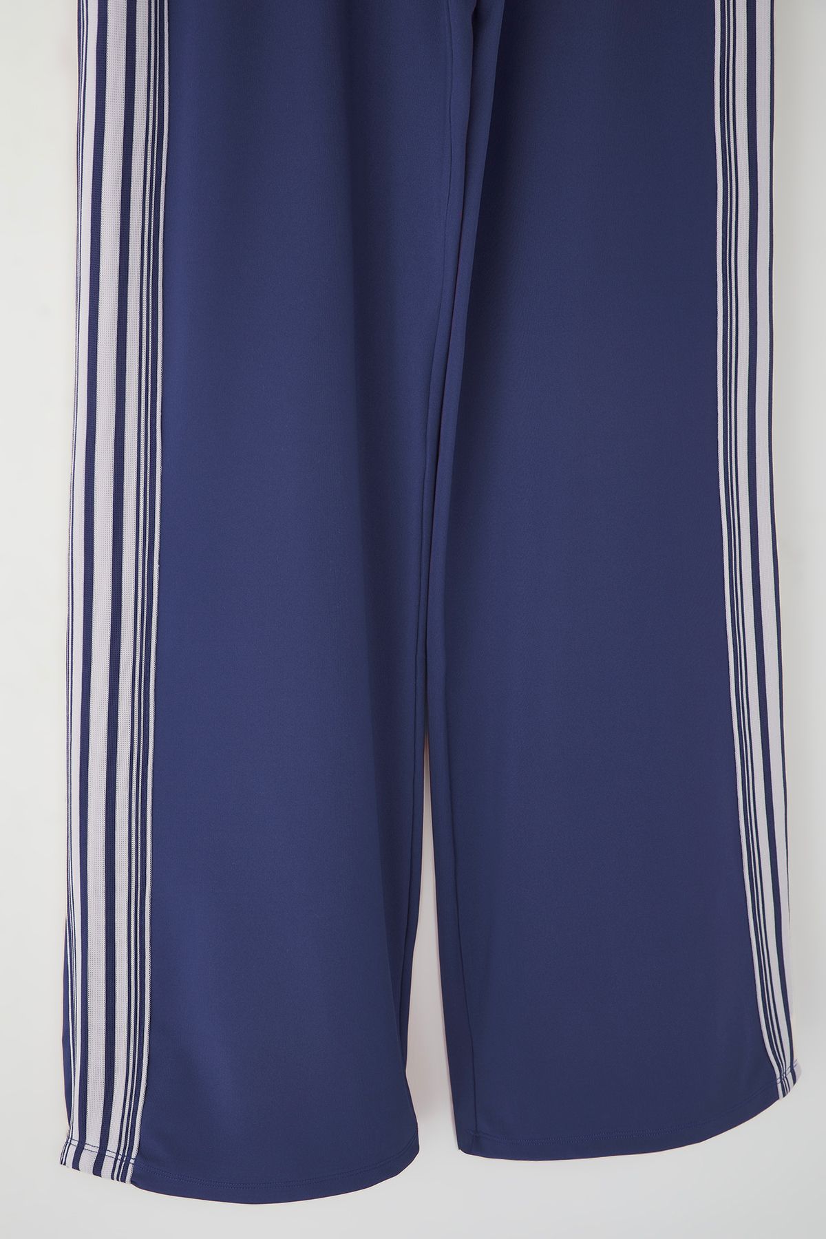 Trendyol Collection-Marineblau gestreifte Sport-Strick-Jogginghose aus Taucher-/Tauchstoff THMSS25EA00006 7