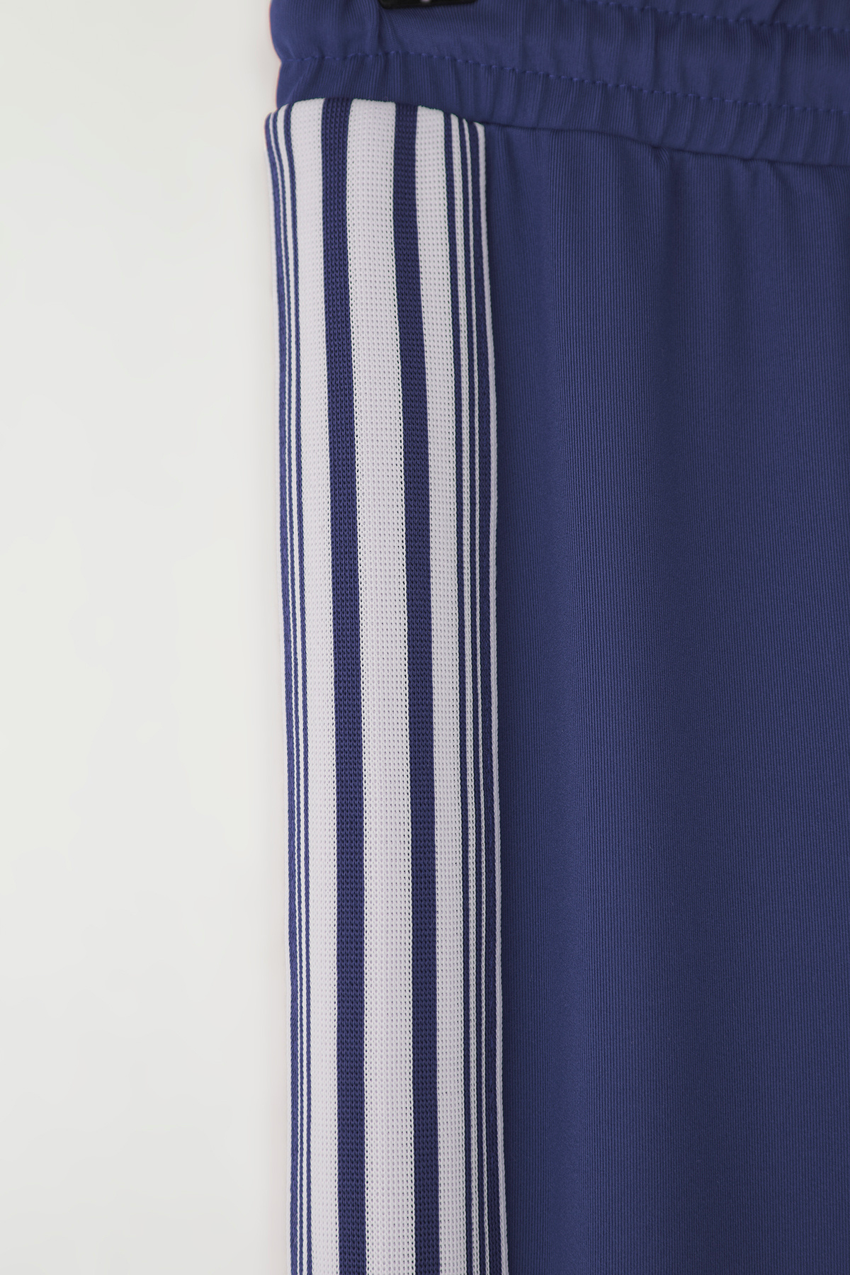 Trendyol Collection-Marineblau gestreifte Sport-Strick-Jogginghose aus Taucher-/Tauchstoff THMSS25EA00006 6