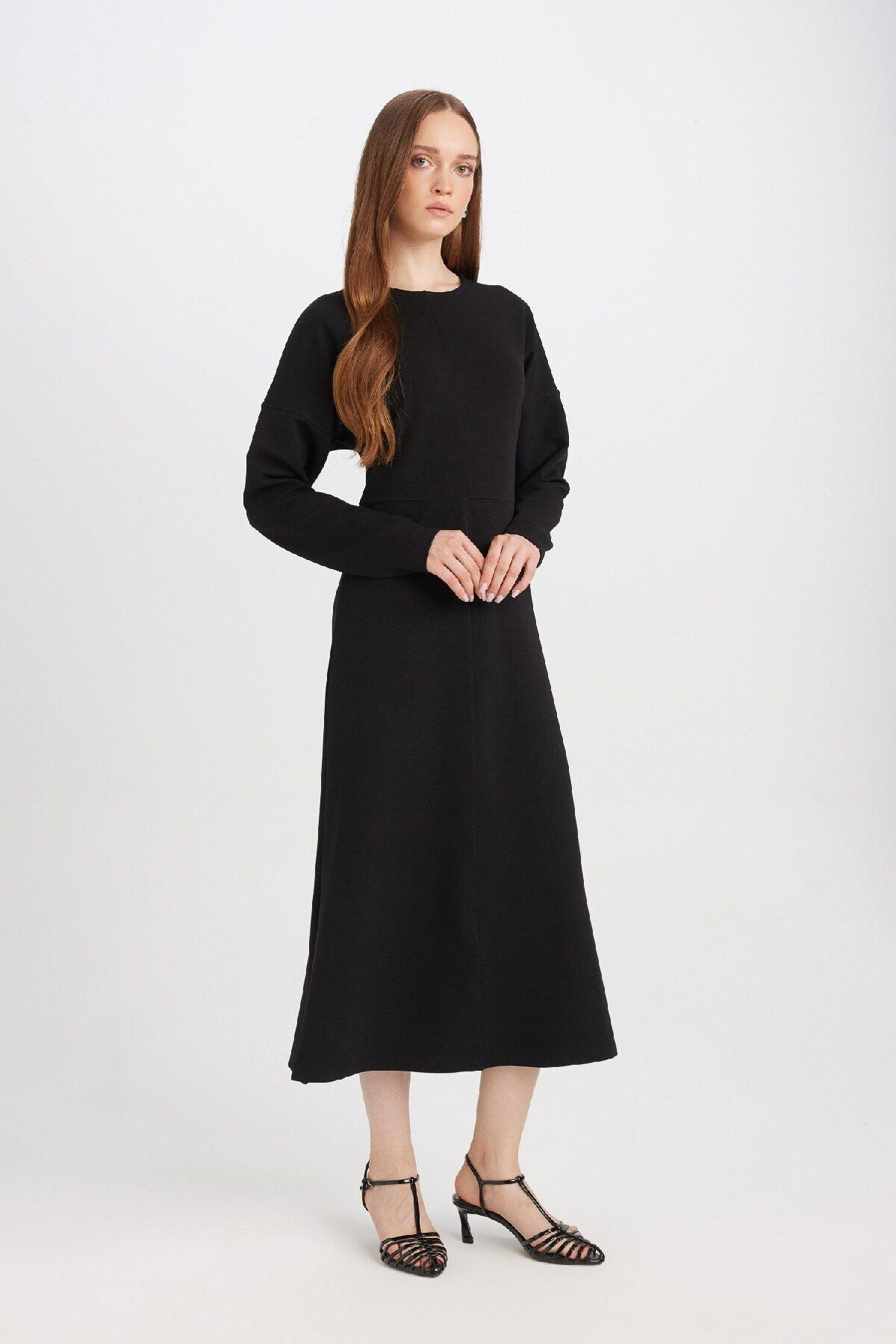 DeFacto-Relax Fit Krepp-Langarm-Maxi-Kleid in Schwarz mit Rundhalsausschnitt D7485ax24wn 5