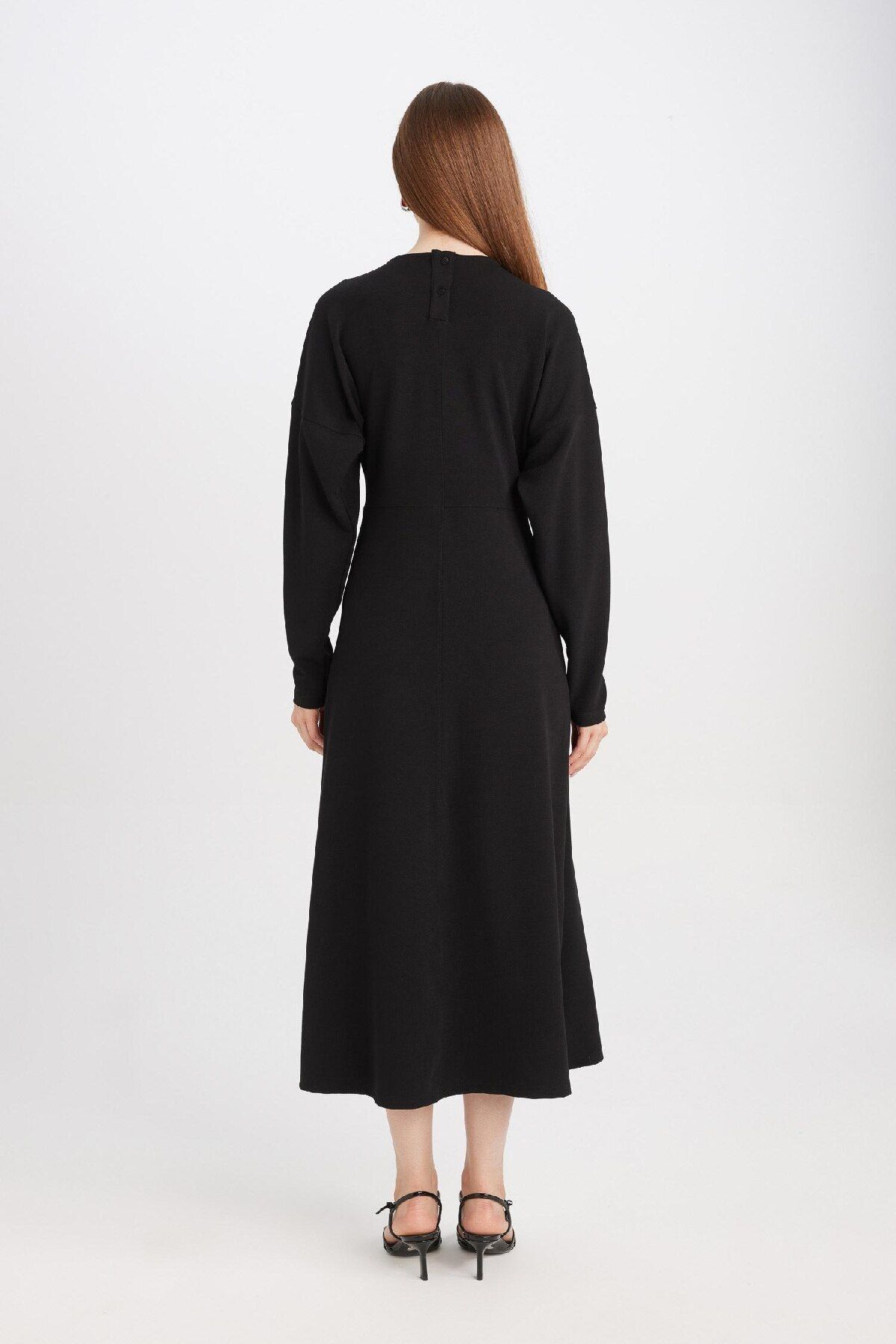 DeFacto-Relax Fit Krepp-Langarm-Maxi-Kleid in Schwarz mit Rundhalsausschnitt D7485ax24wn 7
