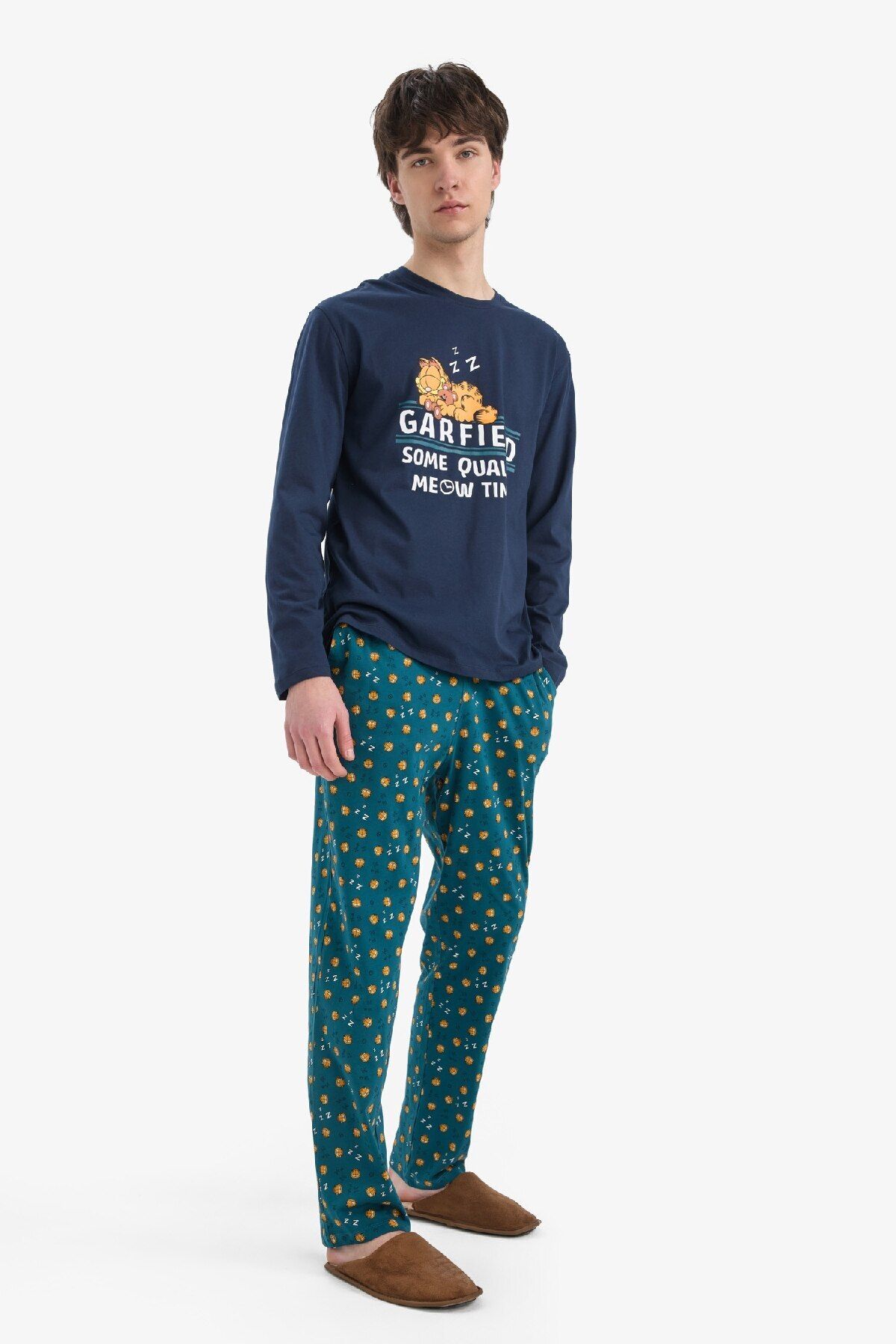 DeFacto-Garfield Pajama Set Regular Fit Long Sleeve Top with Stretchy Waisted Long Bottom 3