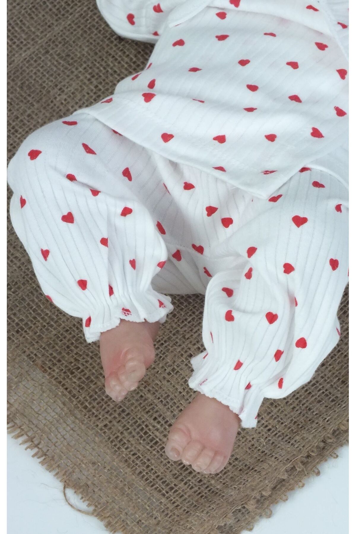 Bebe wini %100 Pamuk 5’li Kırmızı Kalpli Fırfırlı Lora Şapkalı Bebek Hastane Çıkışı Seti fotoğrafı 2 (önizleme)