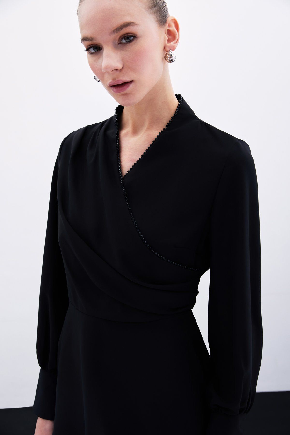 Sateen-Beaded Collar Double Breasted Blouse - Black Model No: Gx9688 5
