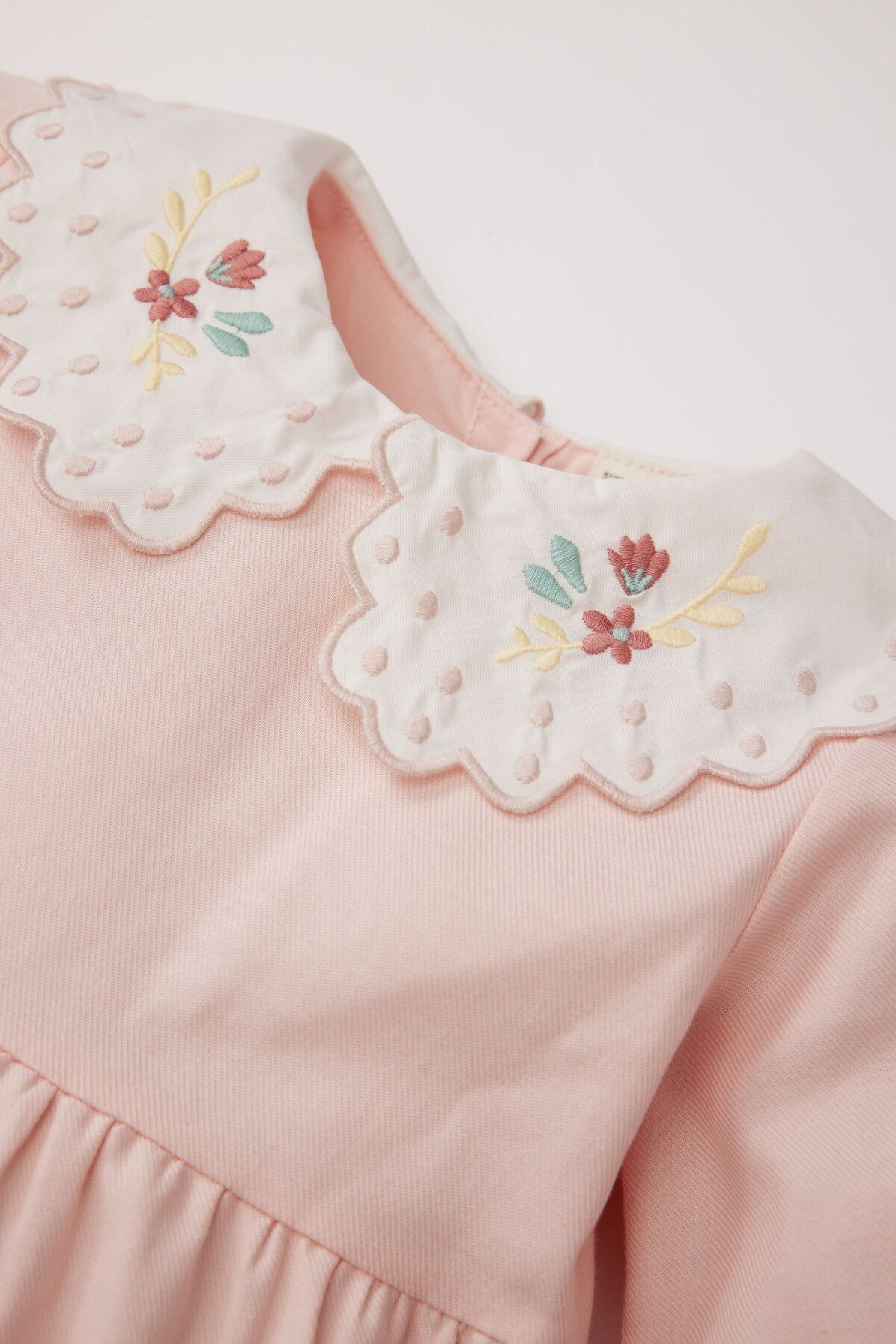 DeFacto-Sukienka Bebe Collar dla dziewczynki z długim rękawem i kwiatowym haftem, z twillu D9565A525Sp 2