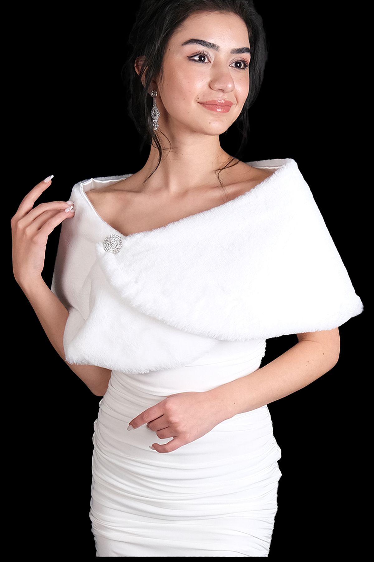 Limelia-Soft White Etol Bridal Fur with Round Brooch Simple Bridal Fur 3