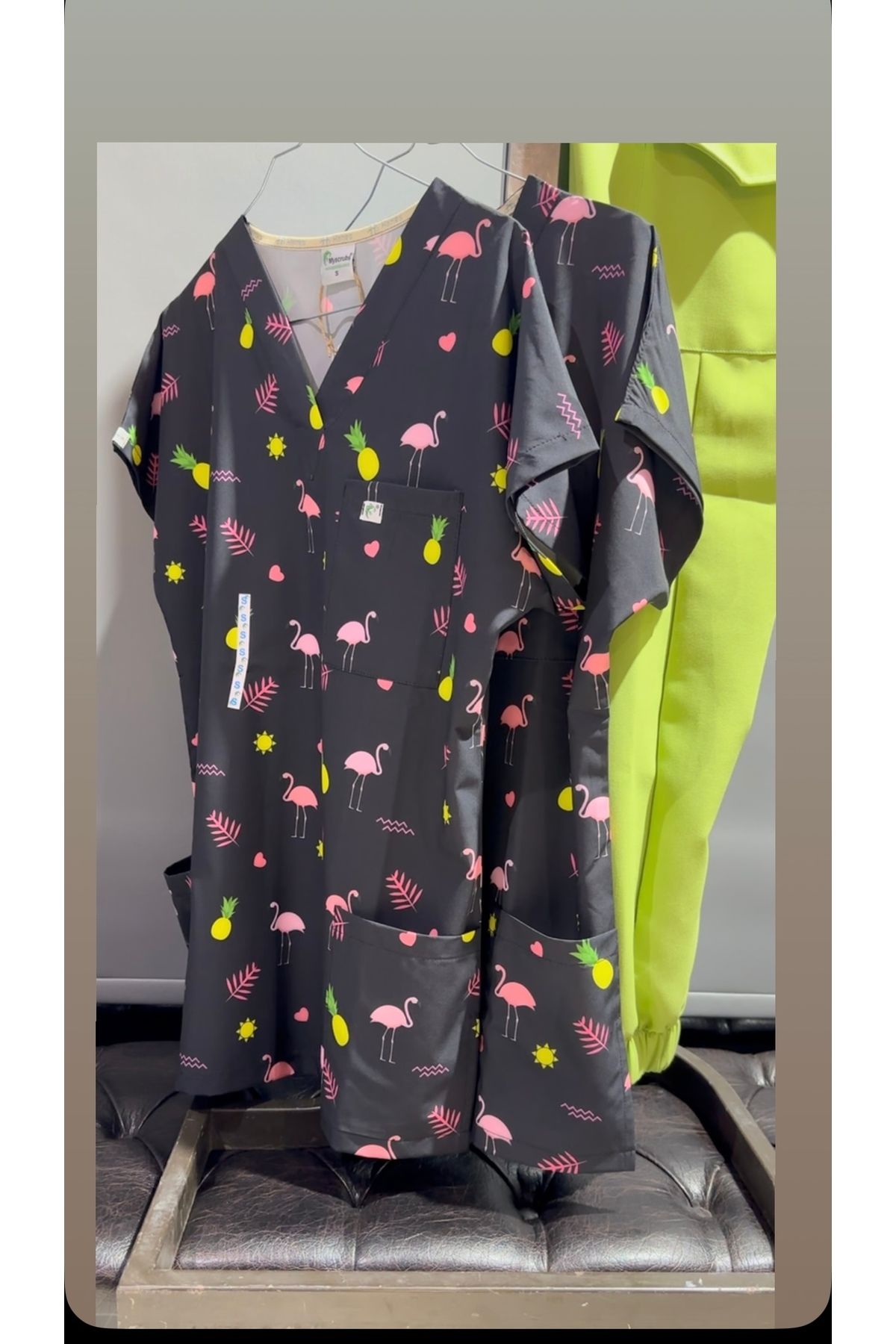 Myscrubs Flamingo desenli Sport@Lykra üst Scrubs