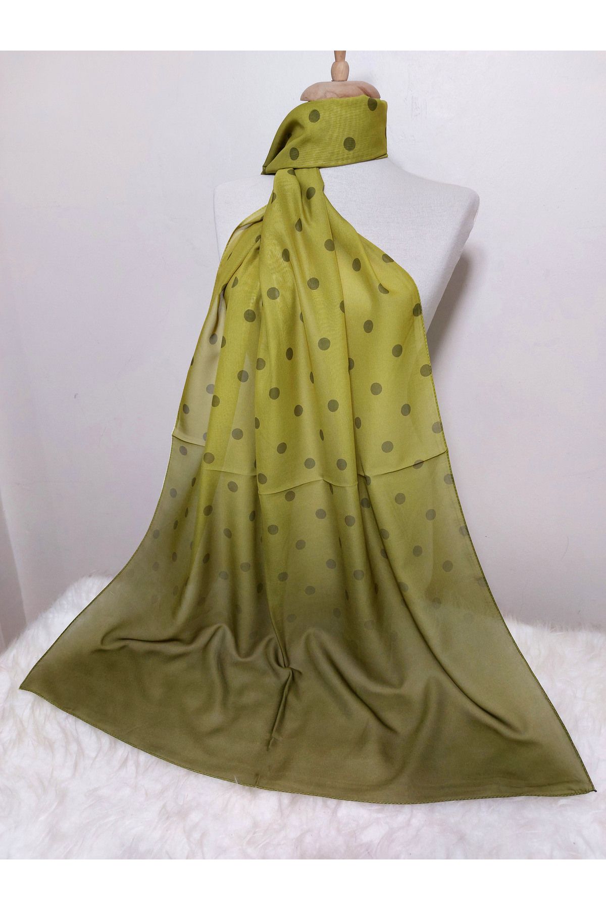 REMOMODA-Patterned Chiffon Shawl with Points, Gradient Model 2