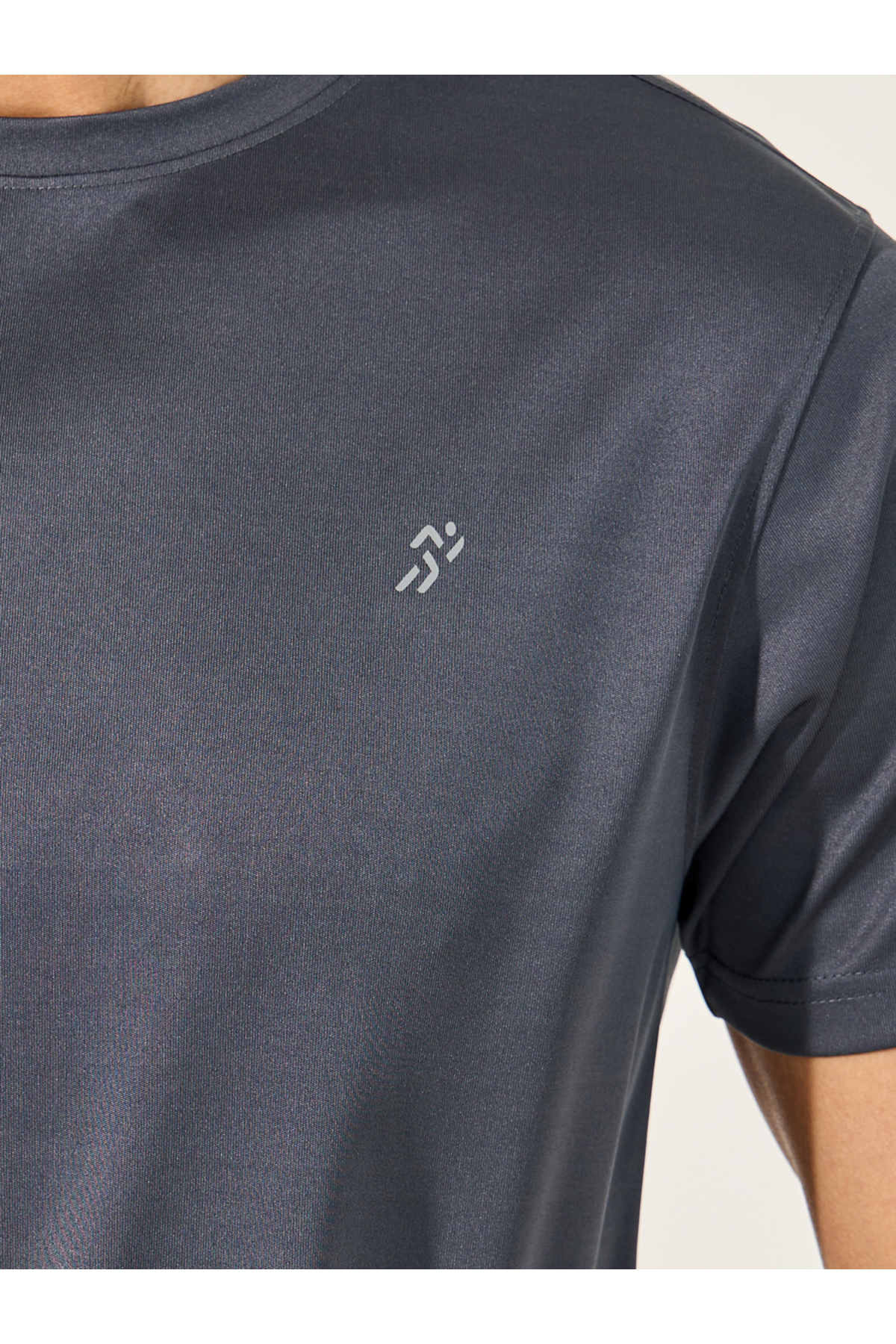 Styli-Solid Regular Fit T-Shirt with Logo Detail 3