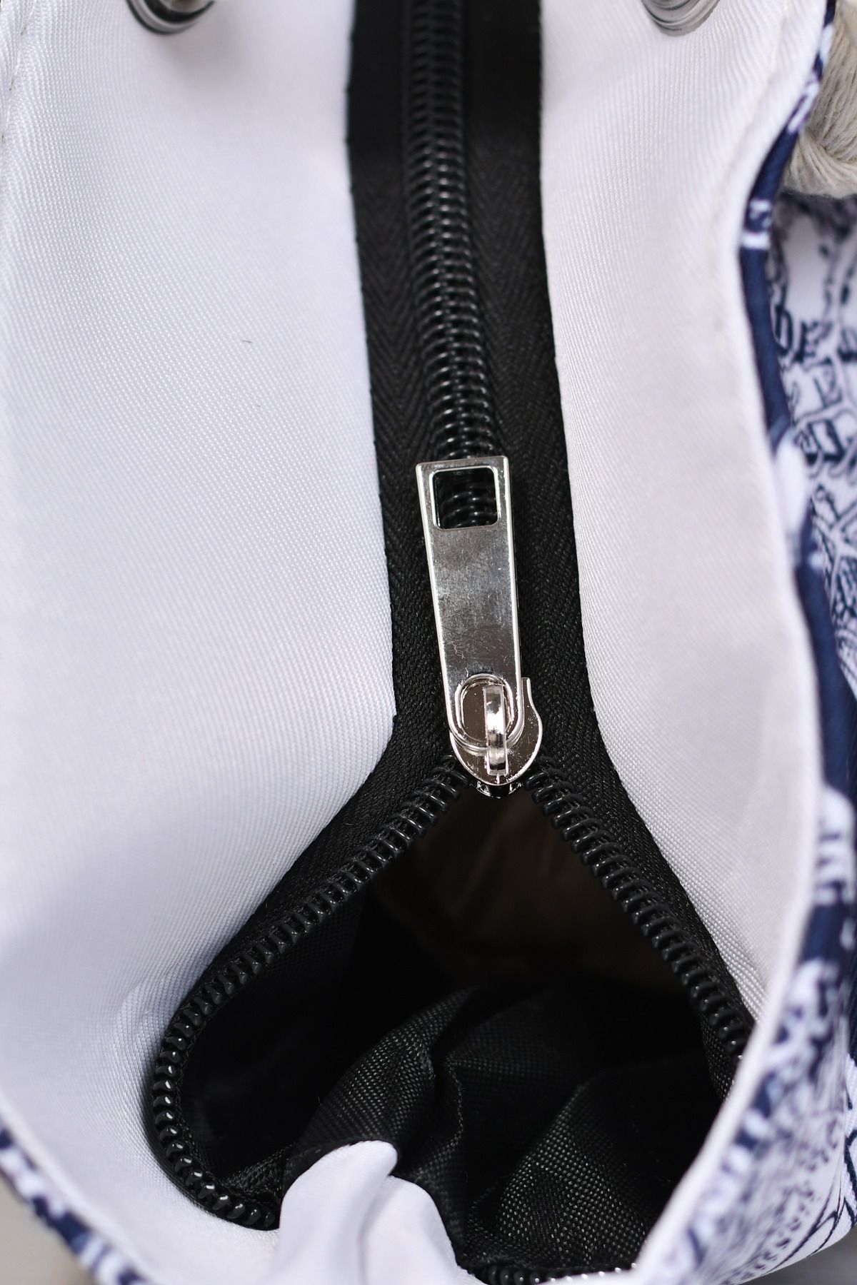 Generic-Stylish beach bag with a linen lining and a hemp rope handle, large capacity, water resistant 5