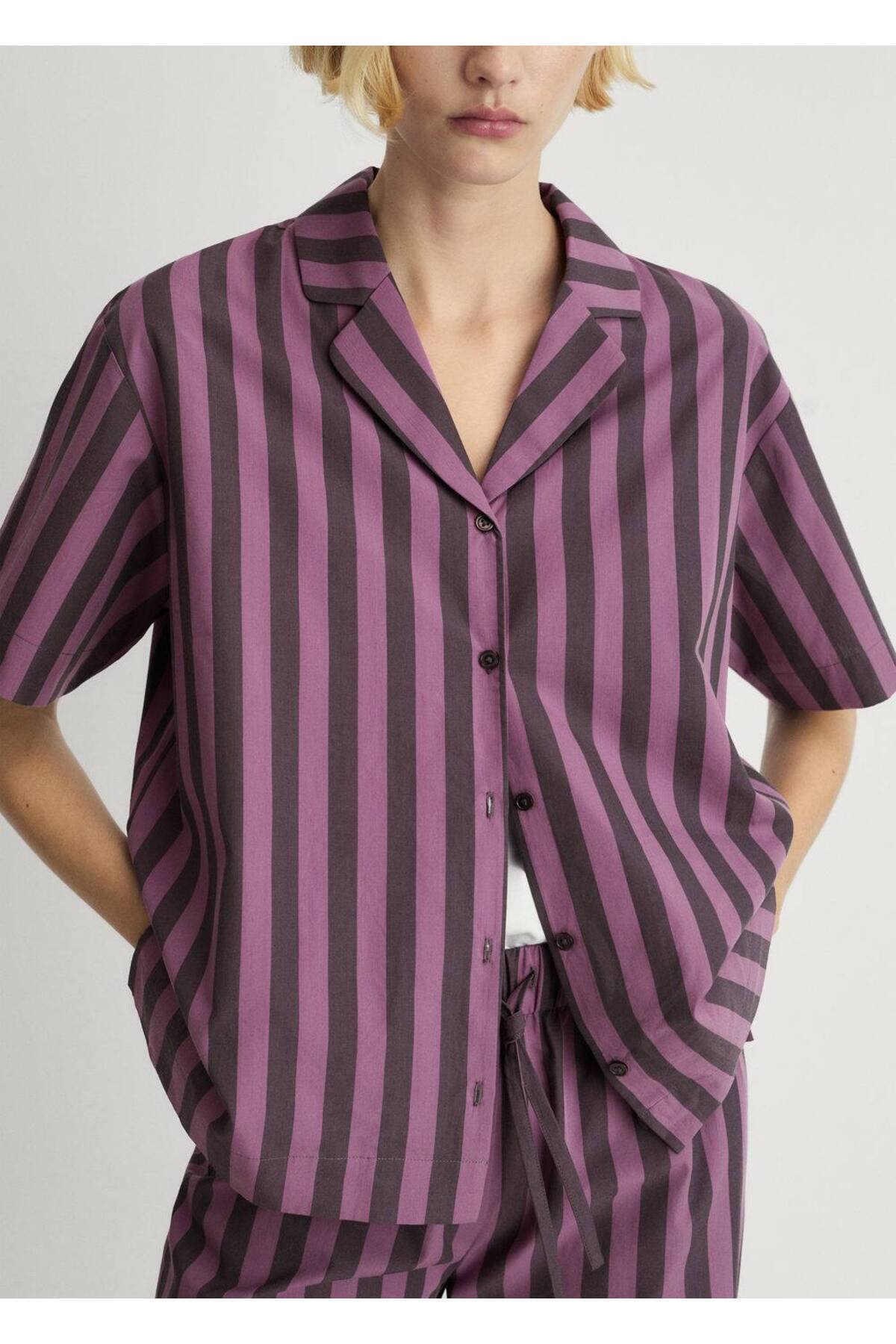 İki renkli dokuma çizgili kısa gömlek